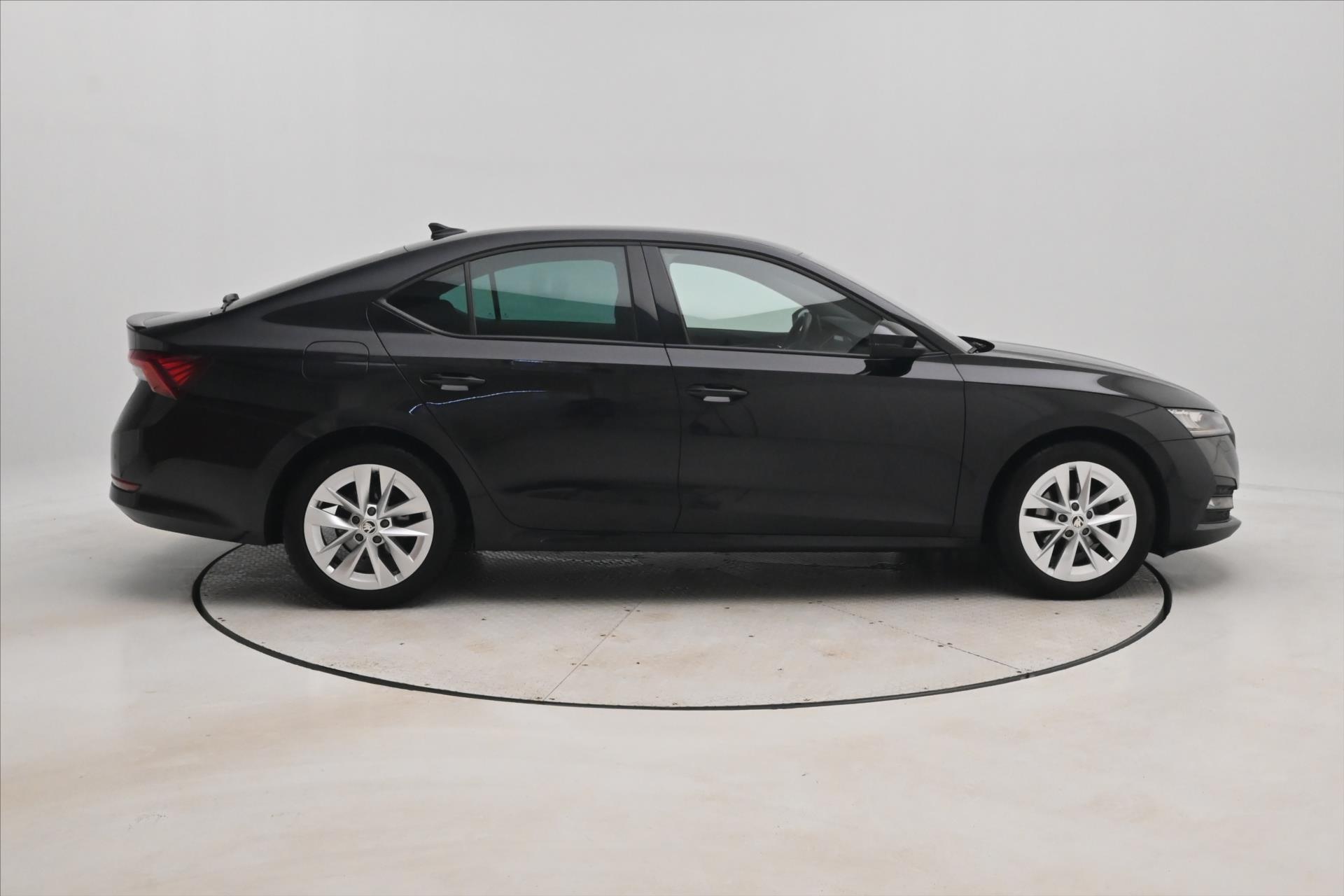 Hlavní fotografie vozu Škoda Octavia 1,5 TSI 110 kW Ambition Záruka až 5 let (4)