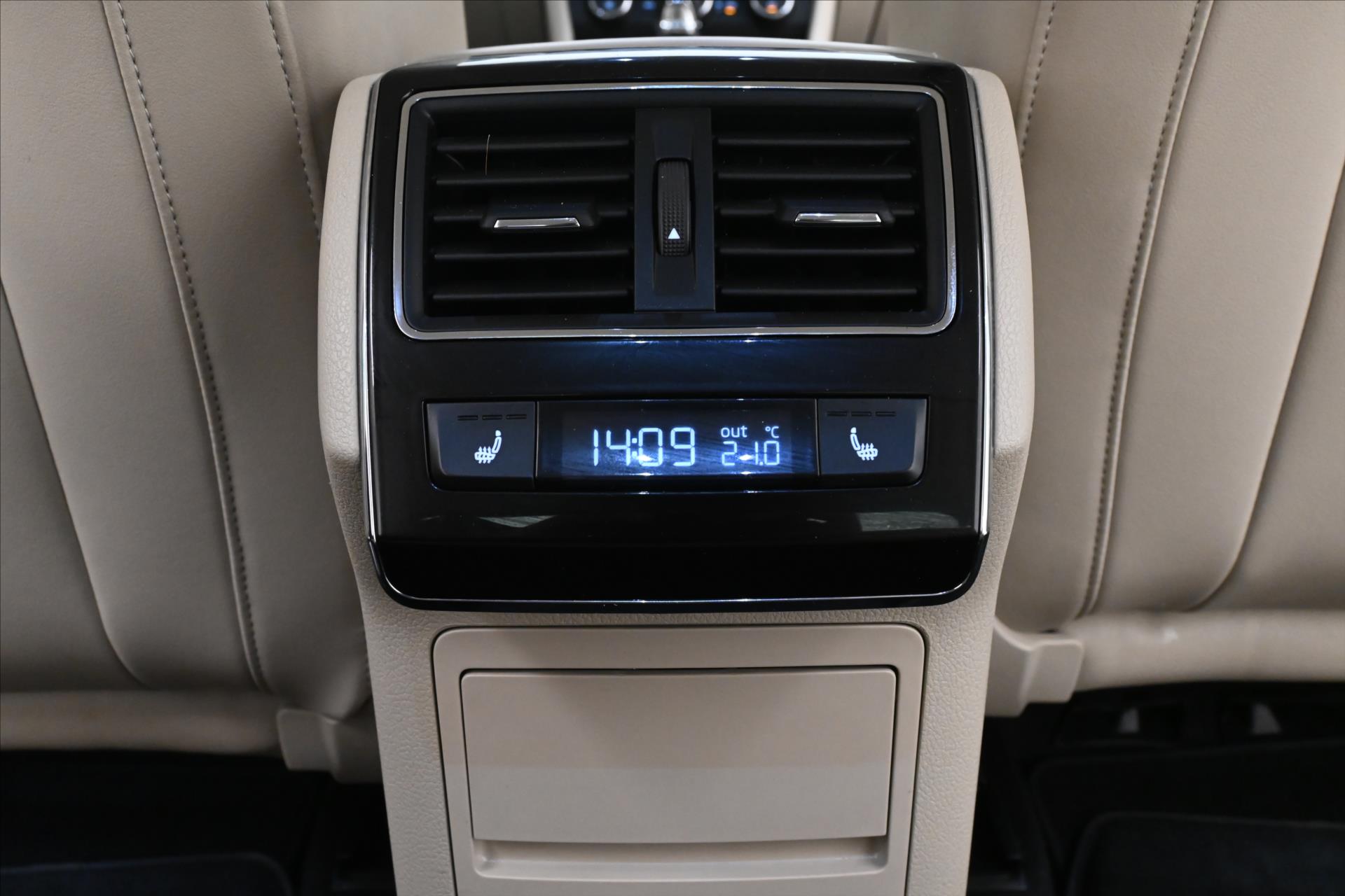 Hlavní fotografie vozu Škoda Superb 2,0 TDI 140 kW DSG L&K Záruka až 5 let (23)
