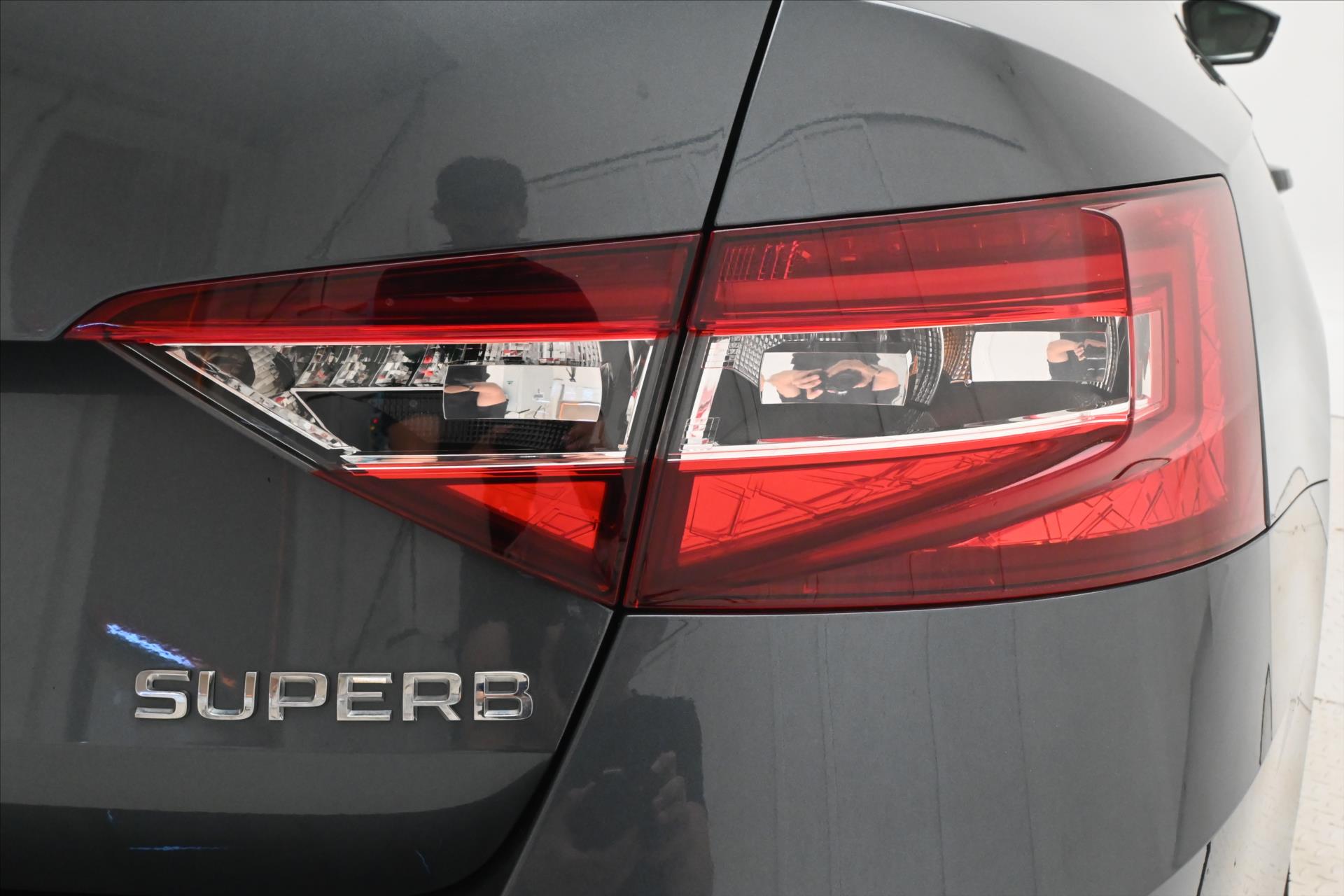 Hlavní fotografie vozu Škoda Superb 2,0 TDI 140 kW DSG L&K Záruka až 5 let (32)