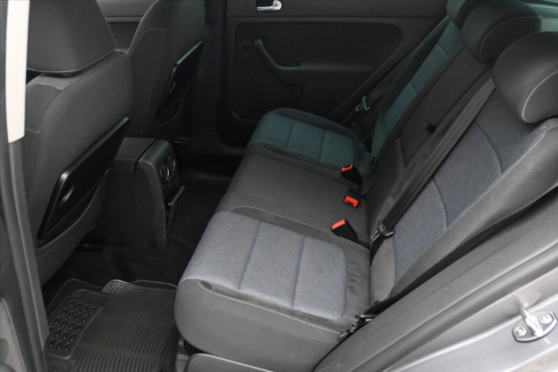 Hlavní fotografie vozu Volkswagen Golf Plus 1,6 TDI 77 kW KLIMA Tažné (14)