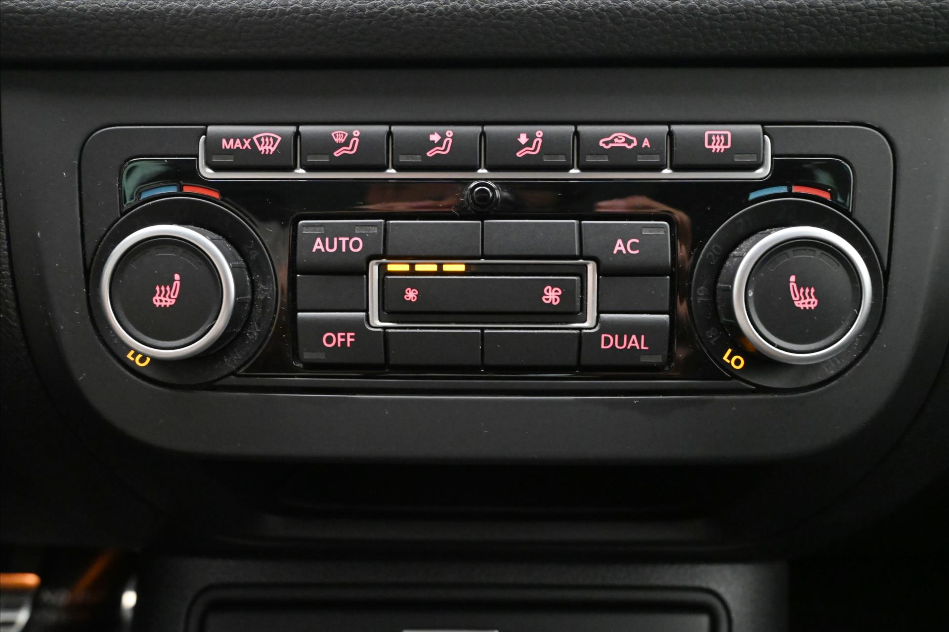 Hlavní fotografie vozu Volkswagen Golf Plus 1,6 TDI 77 kW KLIMA Tažné (20)
