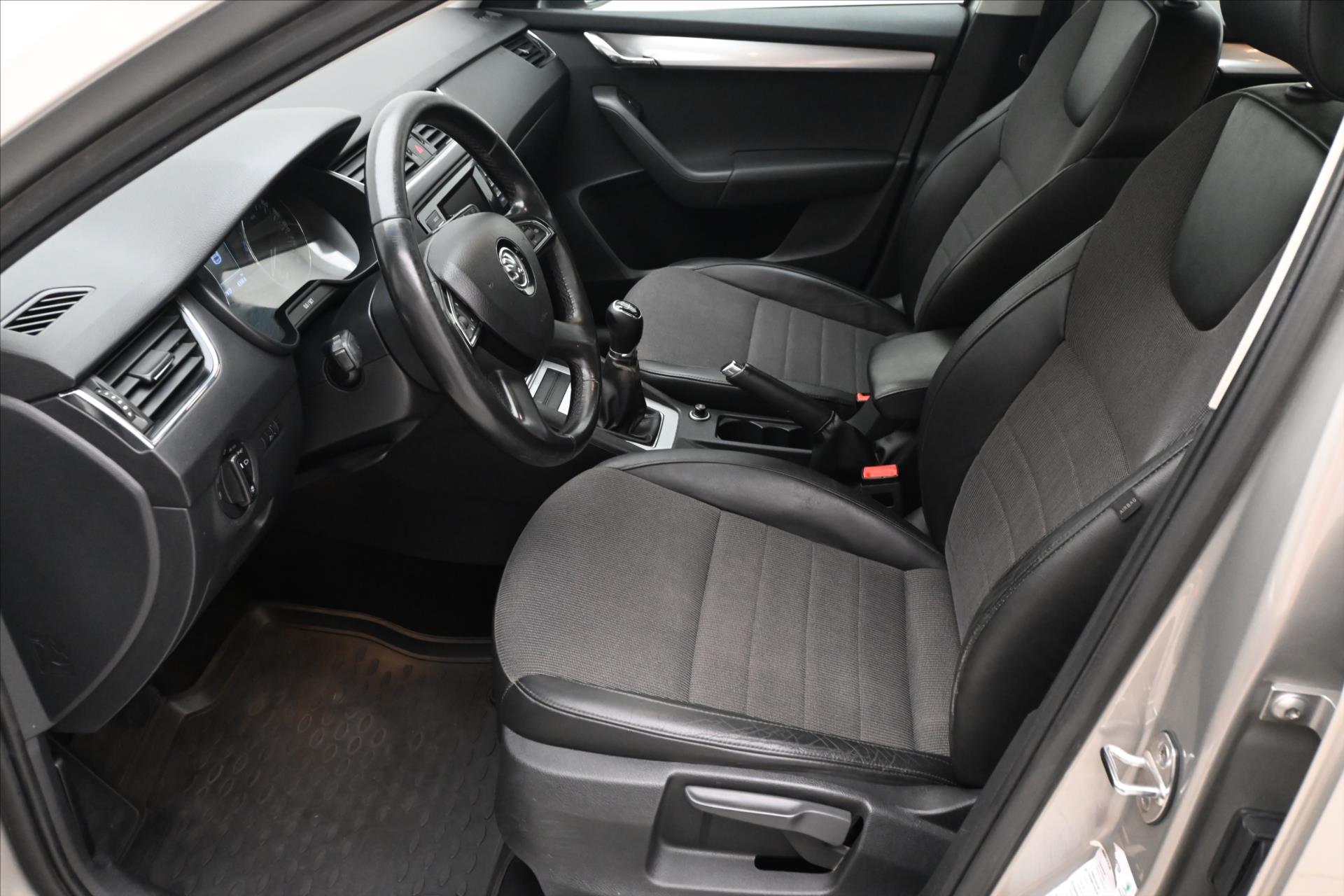 Hlavní fotografie vozu Škoda Octavia 2,0 TDI 110kW Elegance Tažné Výhřev skla (13)