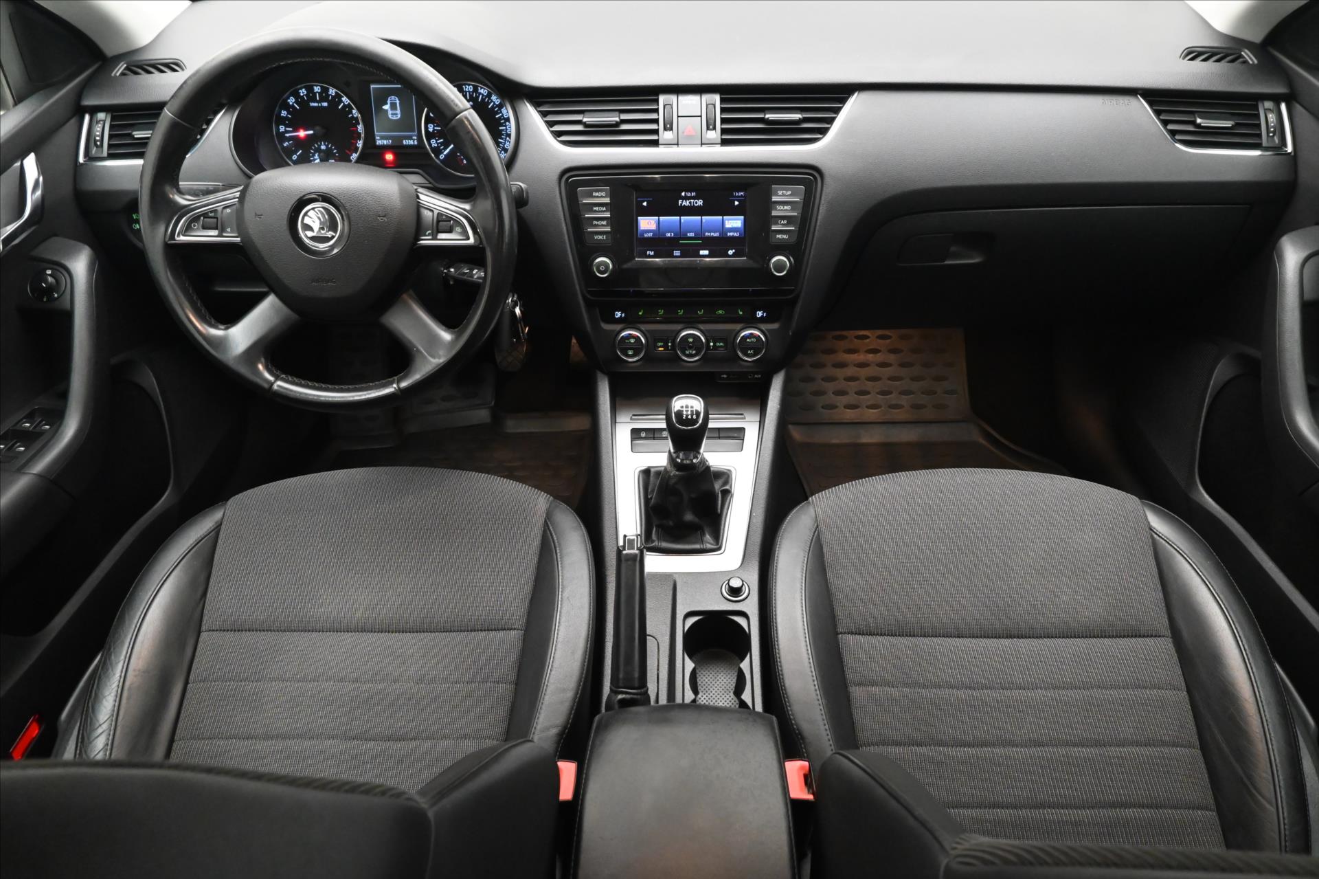 Hlavní fotografie vozu Škoda Octavia 2,0 TDI 110kW Elegance Tažné Výhřev skla (15)