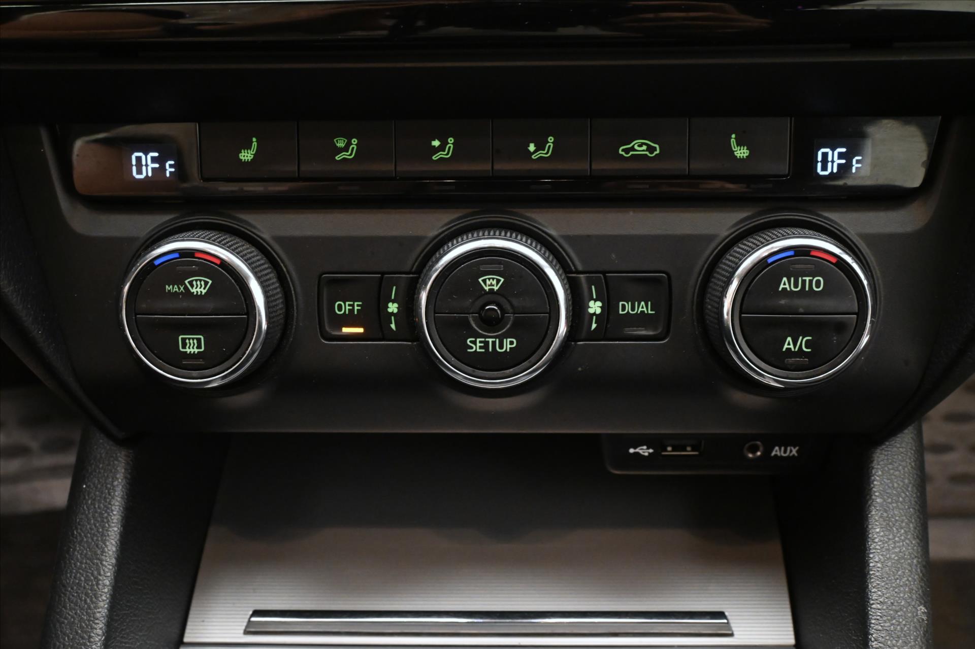 Hlavní fotografie vozu Škoda Octavia 2,0 TDI 110kW Elegance Tažné Výhřev skla (20)