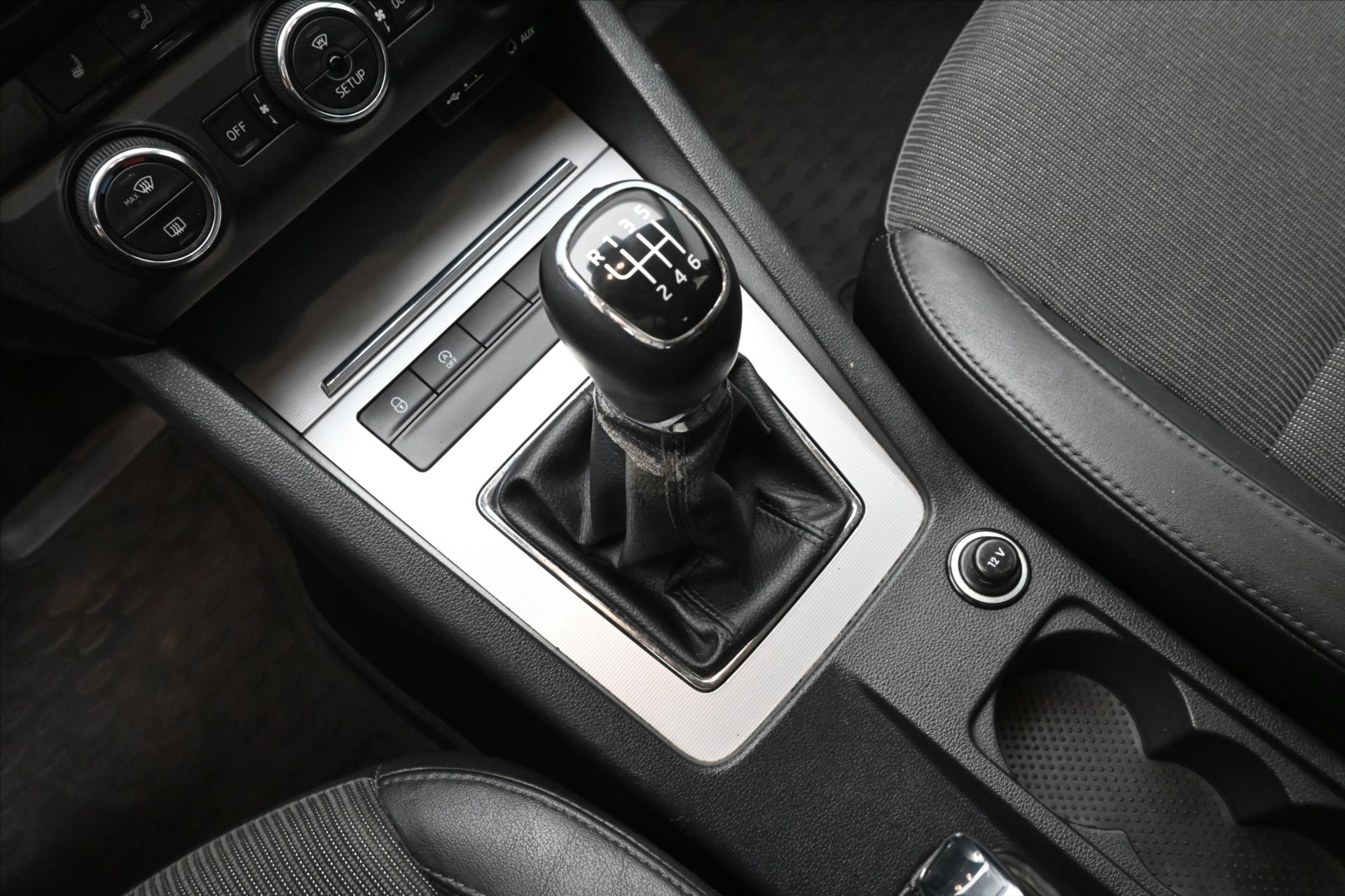 Hlavní fotografie vozu Škoda Octavia 2,0 TDI 110kW Elegance Tažné Výhřev skla (21)