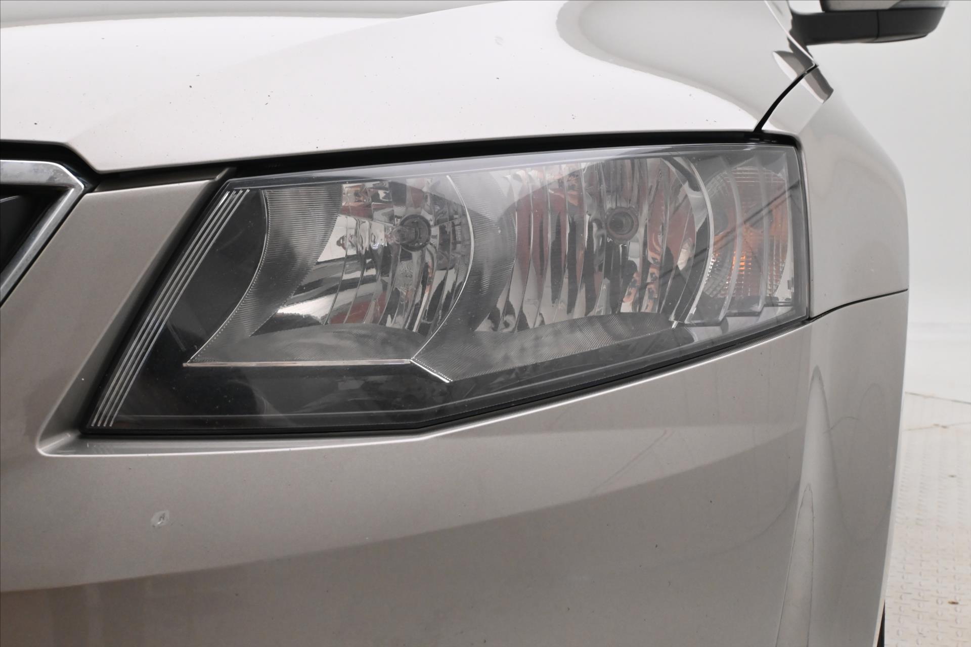 Hlavní fotografie vozu Škoda Octavia 2,0 TDI 110kW Elegance Tažné Výhřev skla (28)