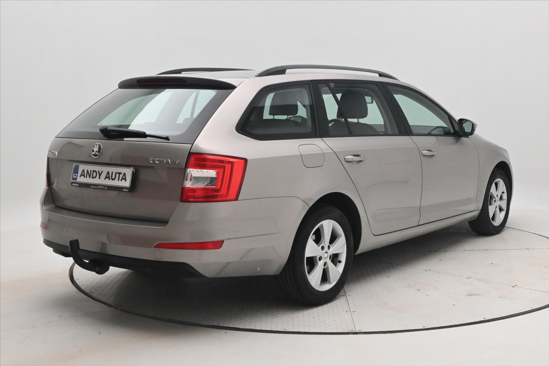Hlavní fotografie vozu Škoda Octavia 2,0 TDI 110kW Elegance Tažné Výhřev skla (5)