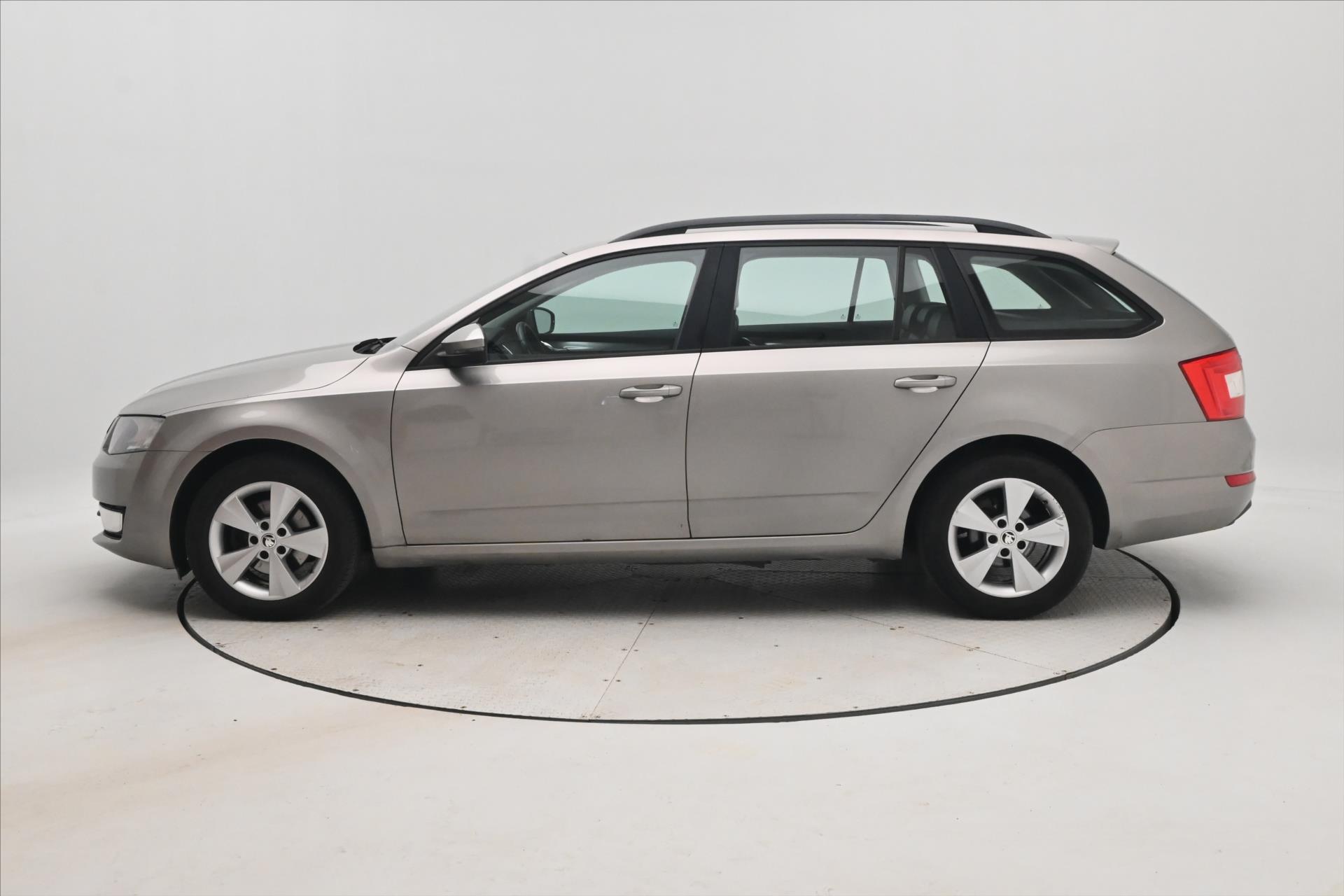 Hlavní fotografie vozu Škoda Octavia 2,0 TDI 110kW Elegance Tažné Výhřev skla (8)