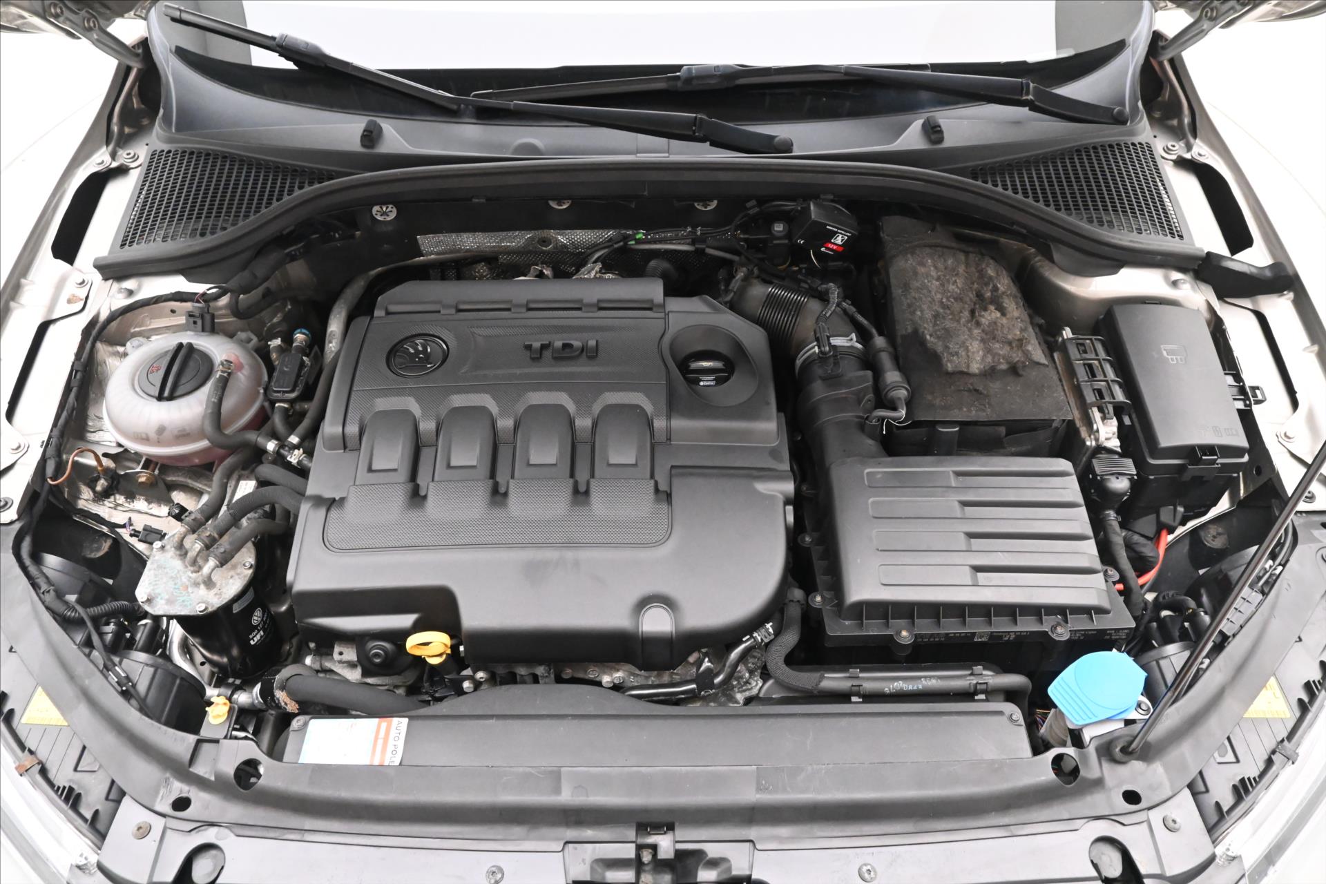 Hlavní fotografie vozu Škoda Octavia 2,0 TDI 110kW Elegance Tažné Výhřev skla (9)