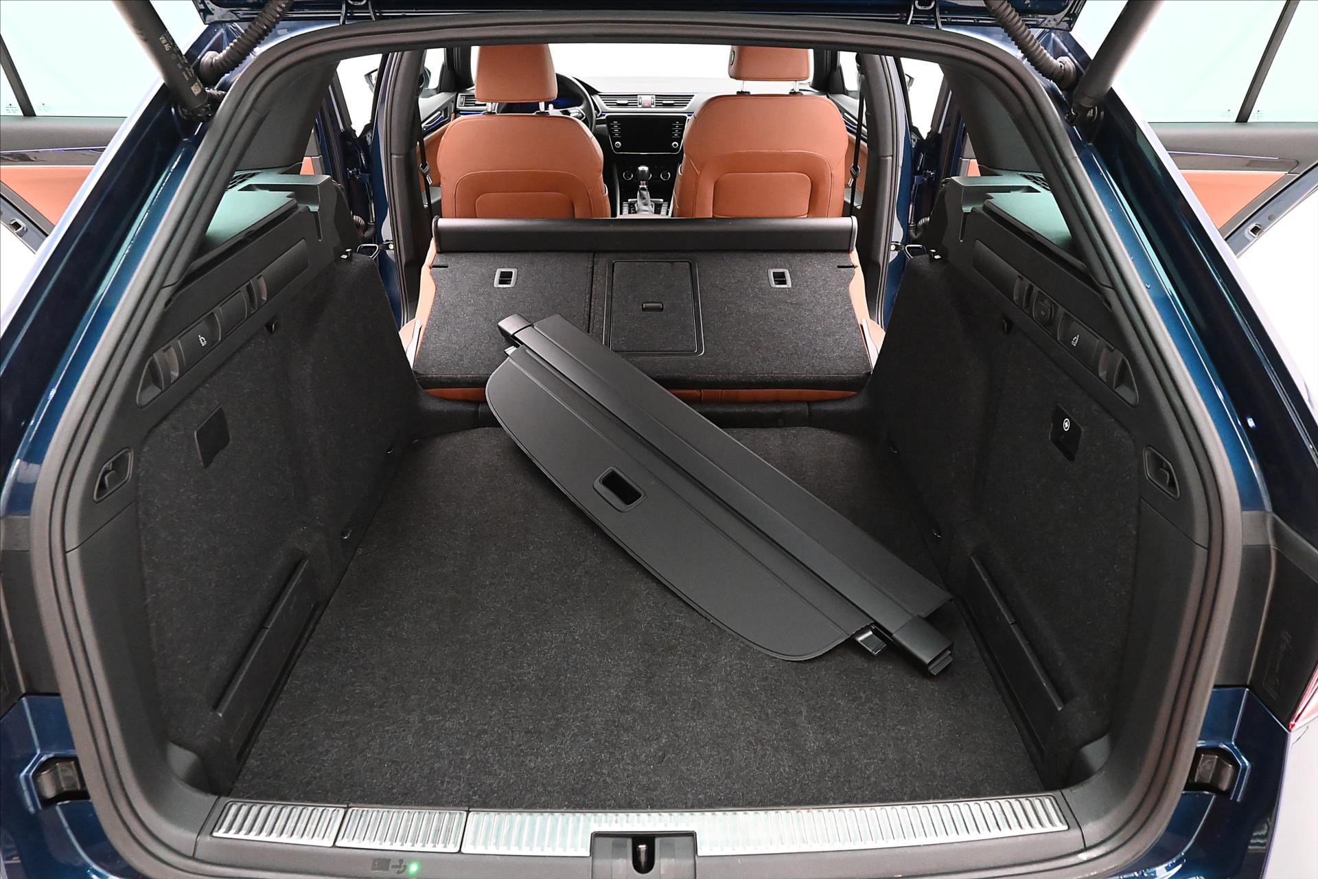 Hlavní fotografie vozu Škoda Superb 2,0 TSI 206kW L&K DSG 4x4 Záruka až 5 let (11)