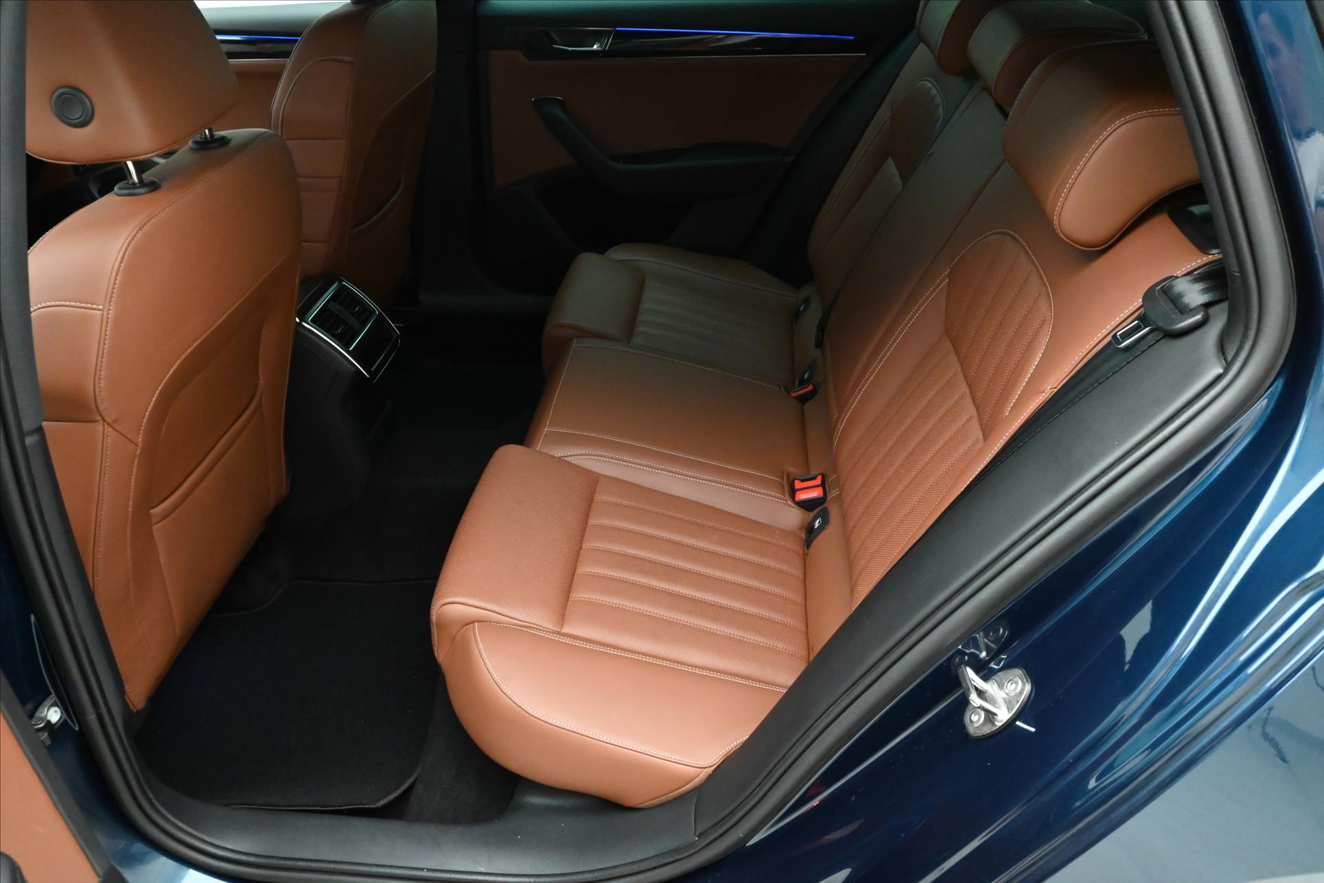 Hlavní fotografie vozu Škoda Superb 2,0 TSI 206kW L&K DSG 4x4 Záruka až 5 let (15)