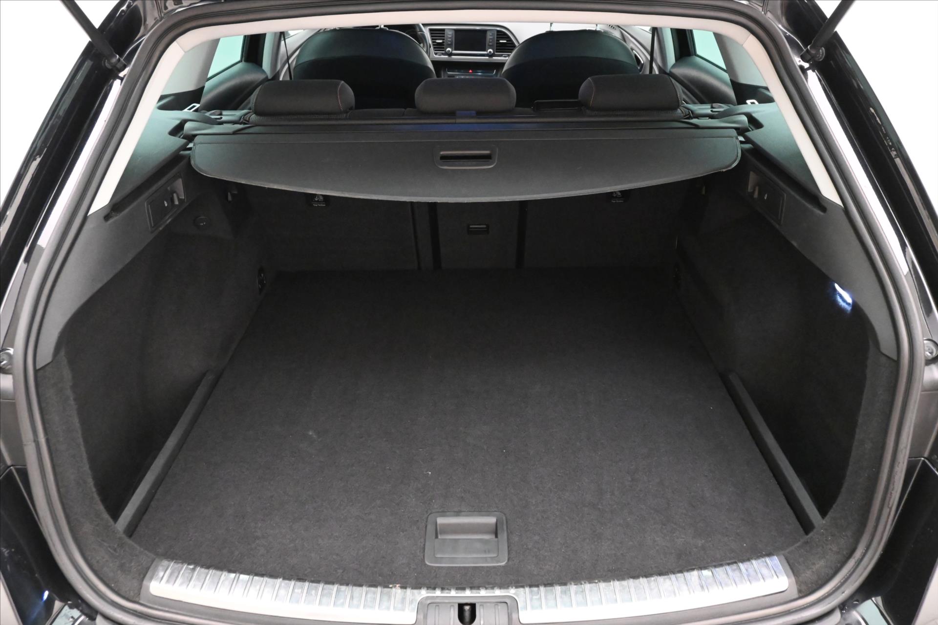 Hlavní fotografie vozu Seat Leon 2,0 TDI 110 kW 4x4 X-Perience Záruka až 5 let (11)