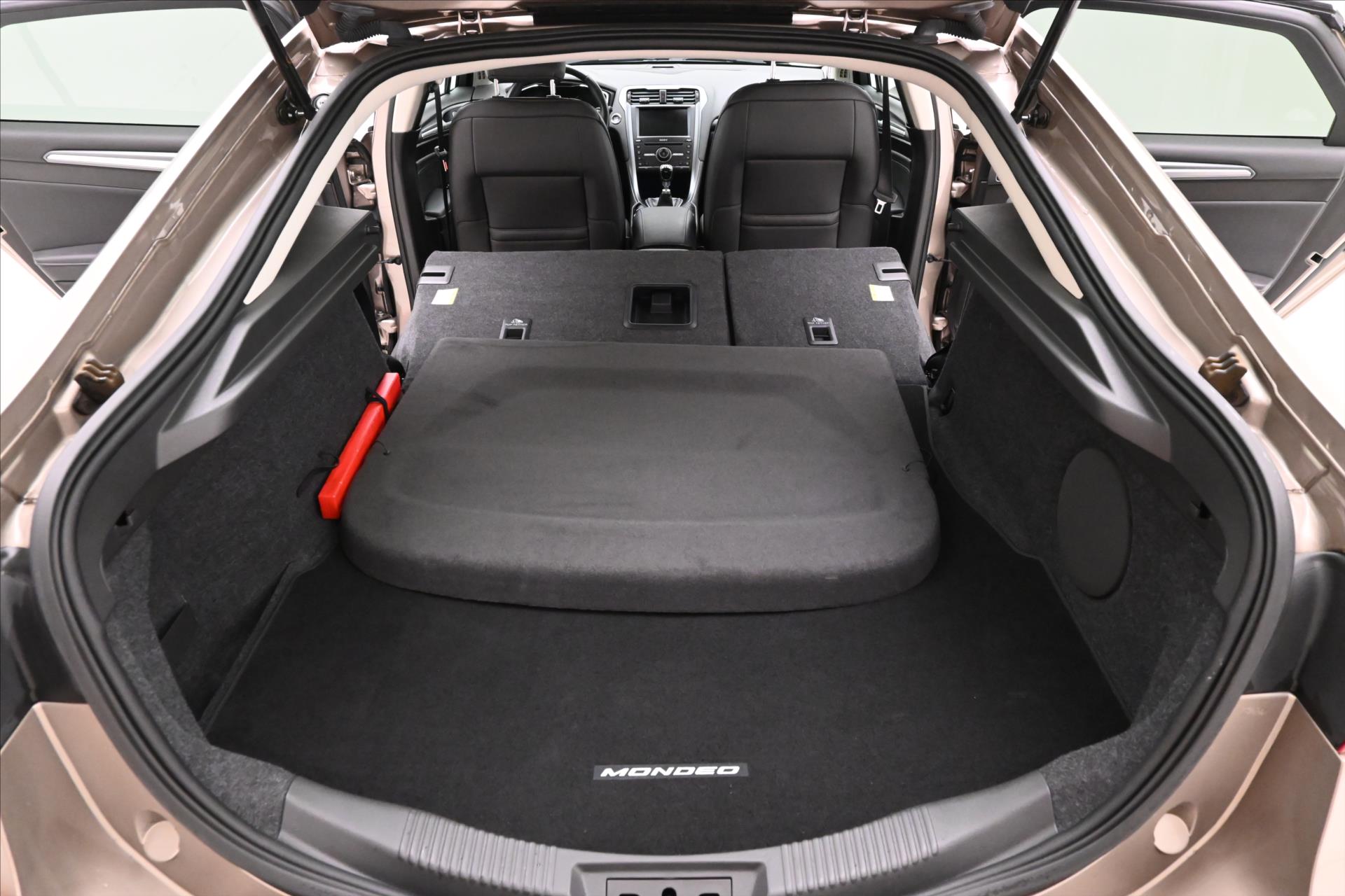 Hlavní fotografie vozu Ford Mondeo 2,0 TDCi Duratorq 112 kW Titanium Záruk (12)
