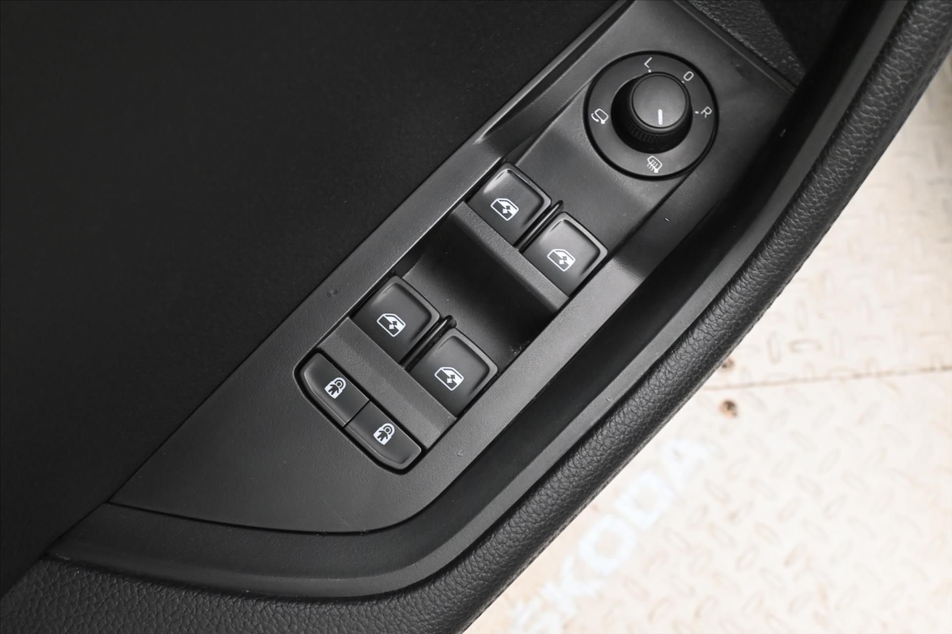 Hlavní fotografie vozu Škoda Superb 2,0 TDI 110 kW DSG STYLE Záruka až 5 let (25)