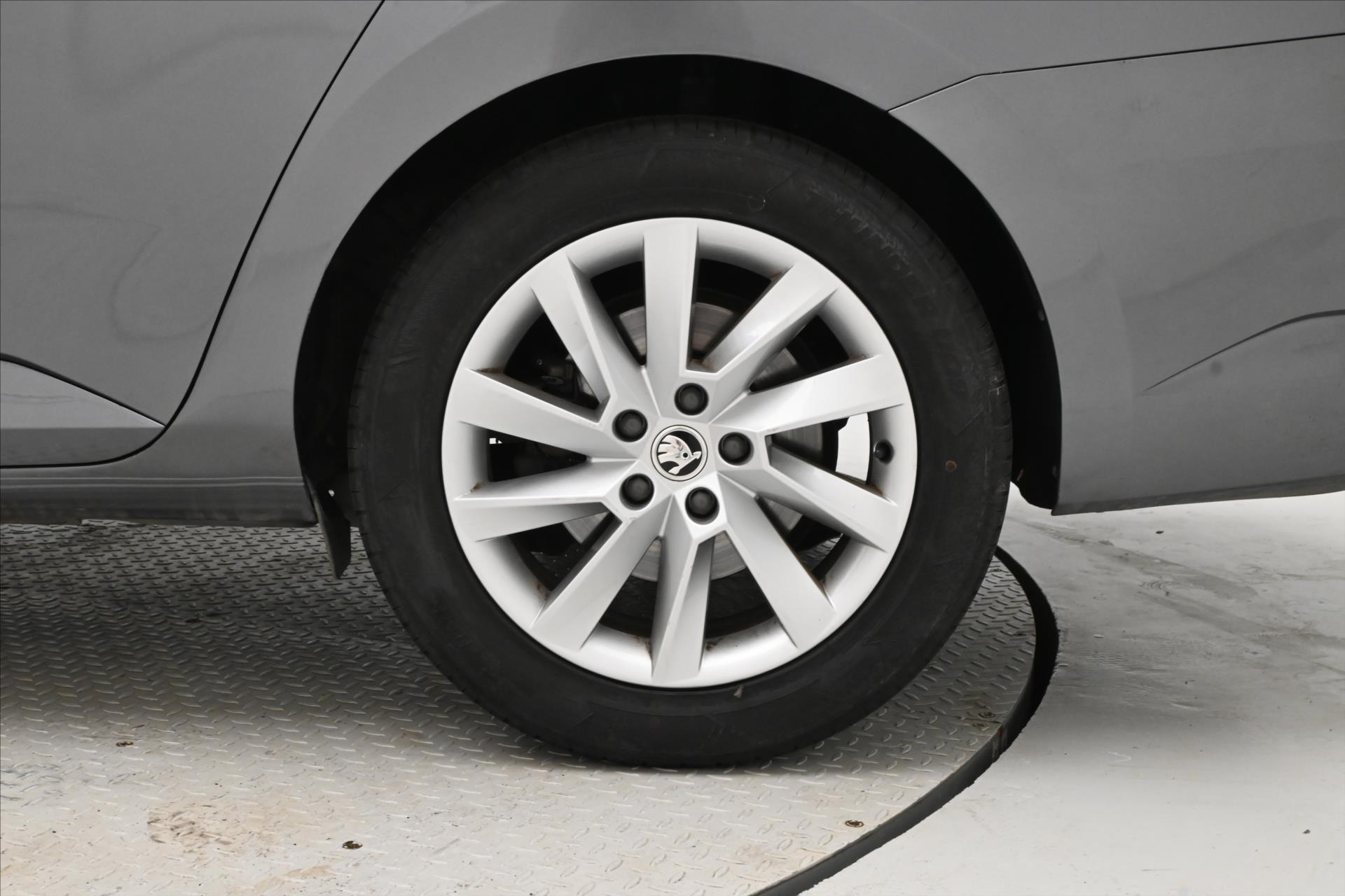 Hlavní fotografie vozu Škoda Superb 2,0 TDI 110 kW DSG STYLE Záruka až 5 let (30)