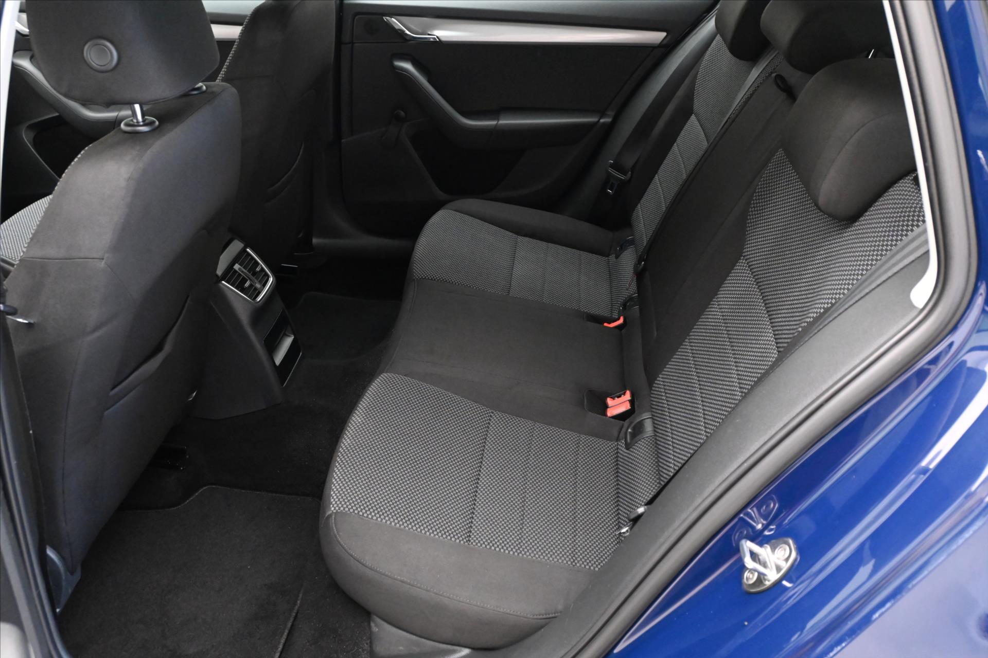 Hlavní fotografie vozu Škoda Octavia 1,6 TDI 77 kW Ambition (14)