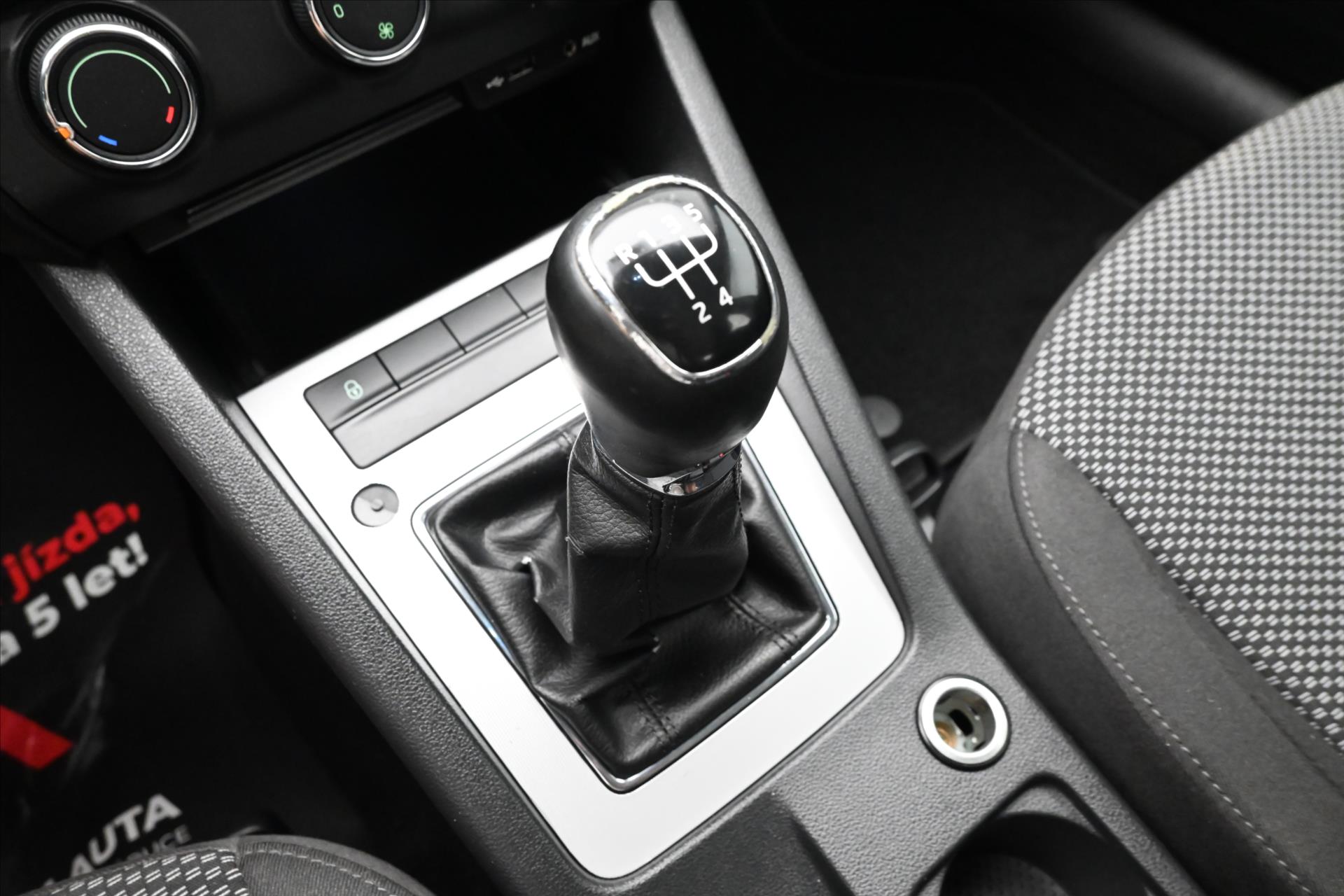 Hlavní fotografie vozu Škoda Octavia 1,6 TDI 77 kW Ambition (21)