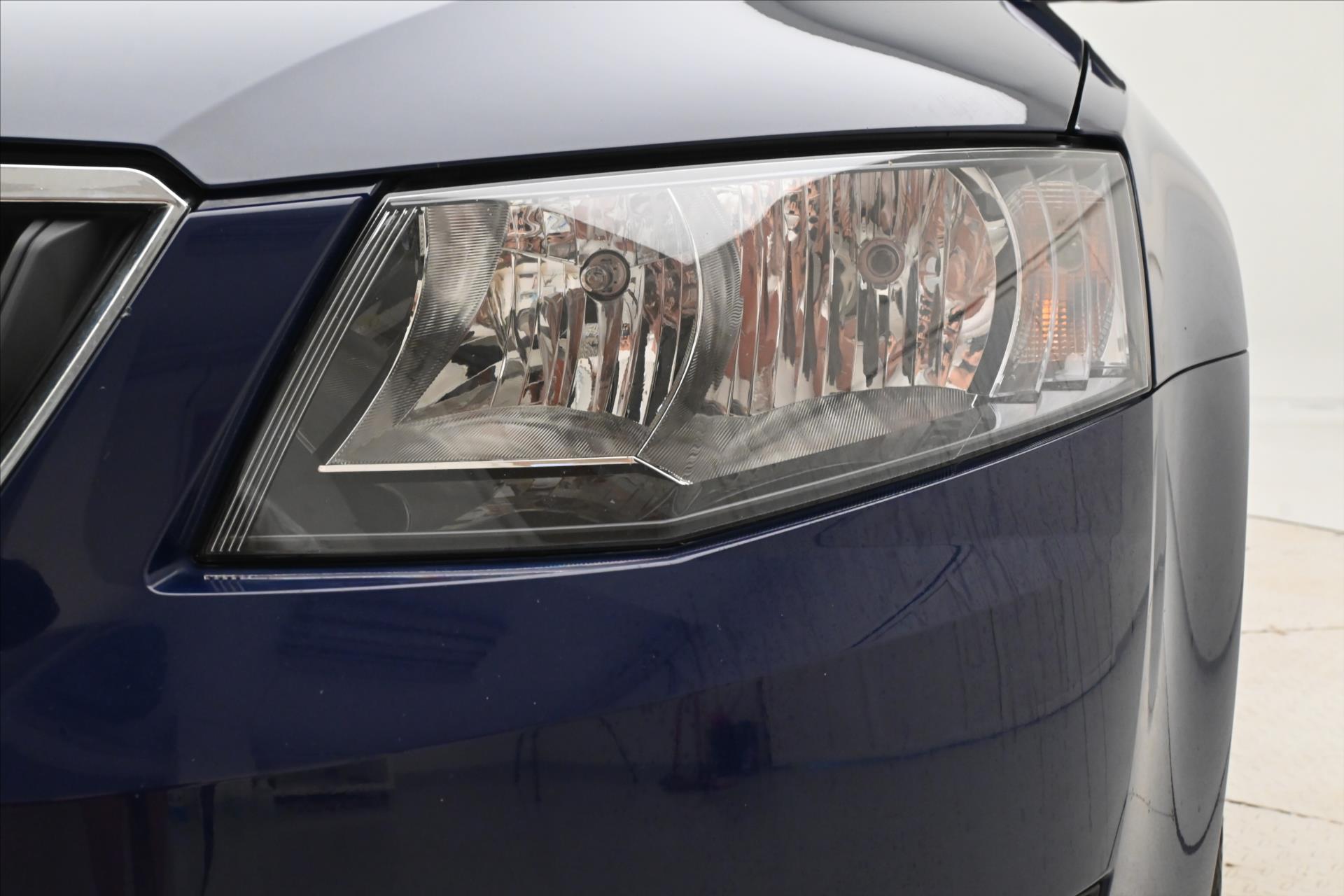 Hlavní fotografie vozu Škoda Octavia 1,6 TDI 77 kW Ambition (27)