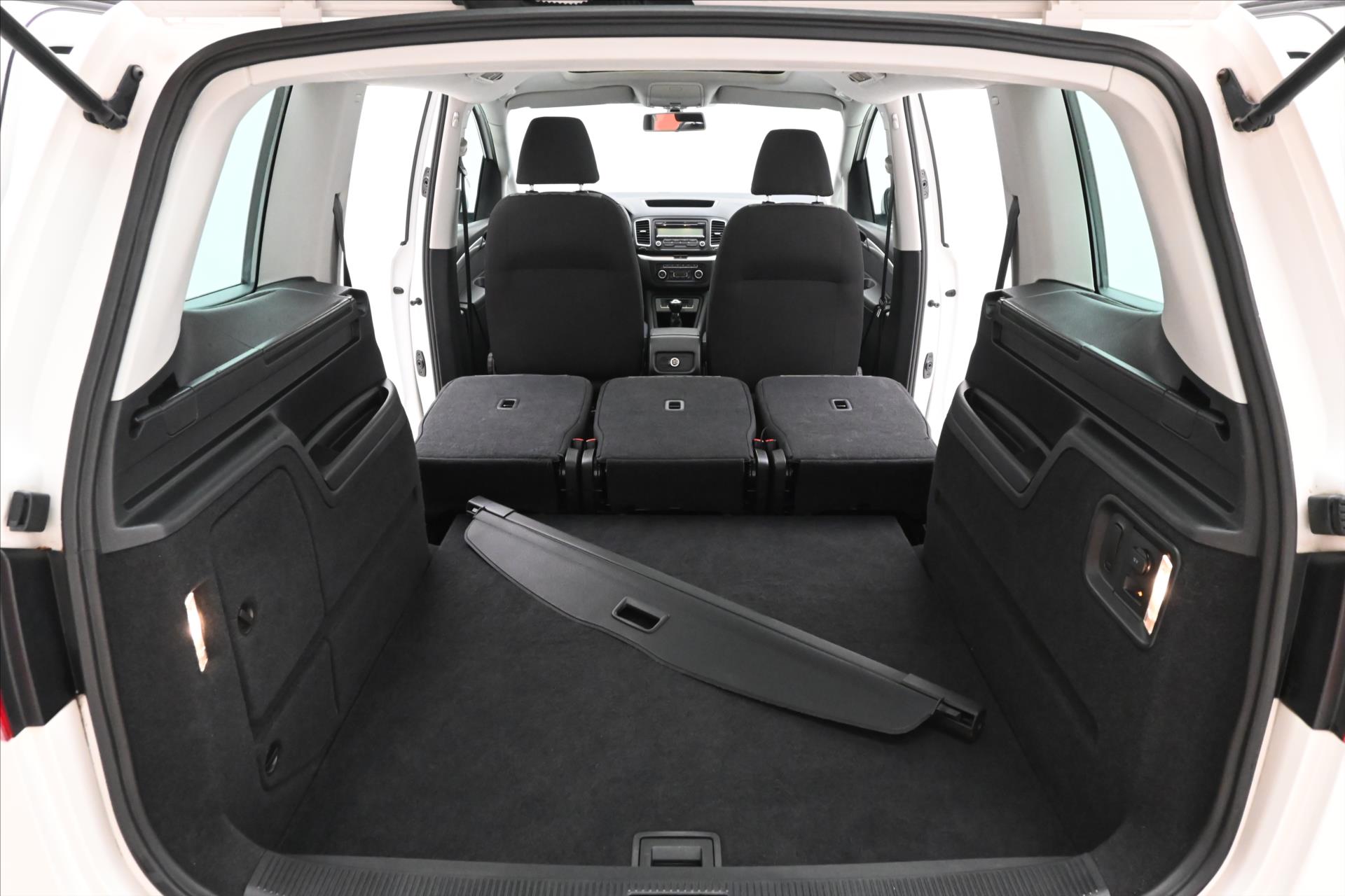 Hlavní fotografie vozu Volkswagen Sharan 2,0 TDI 103 kW Manuál Panorama Tažné (11)