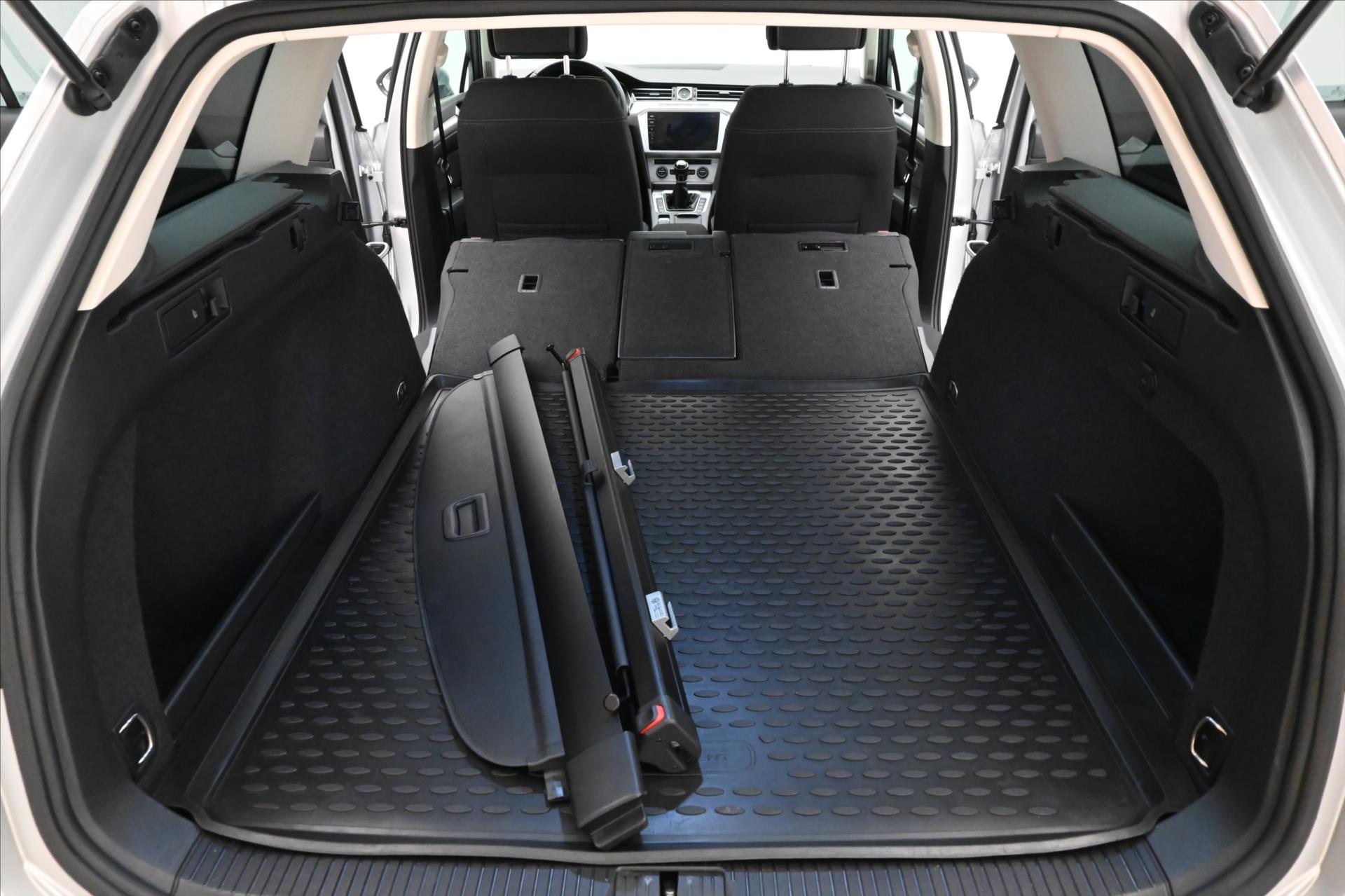 Main photo of the car Volkswagen Passat 2.0 TDI 110 kW Navigation Warranty up to 5 years (12)