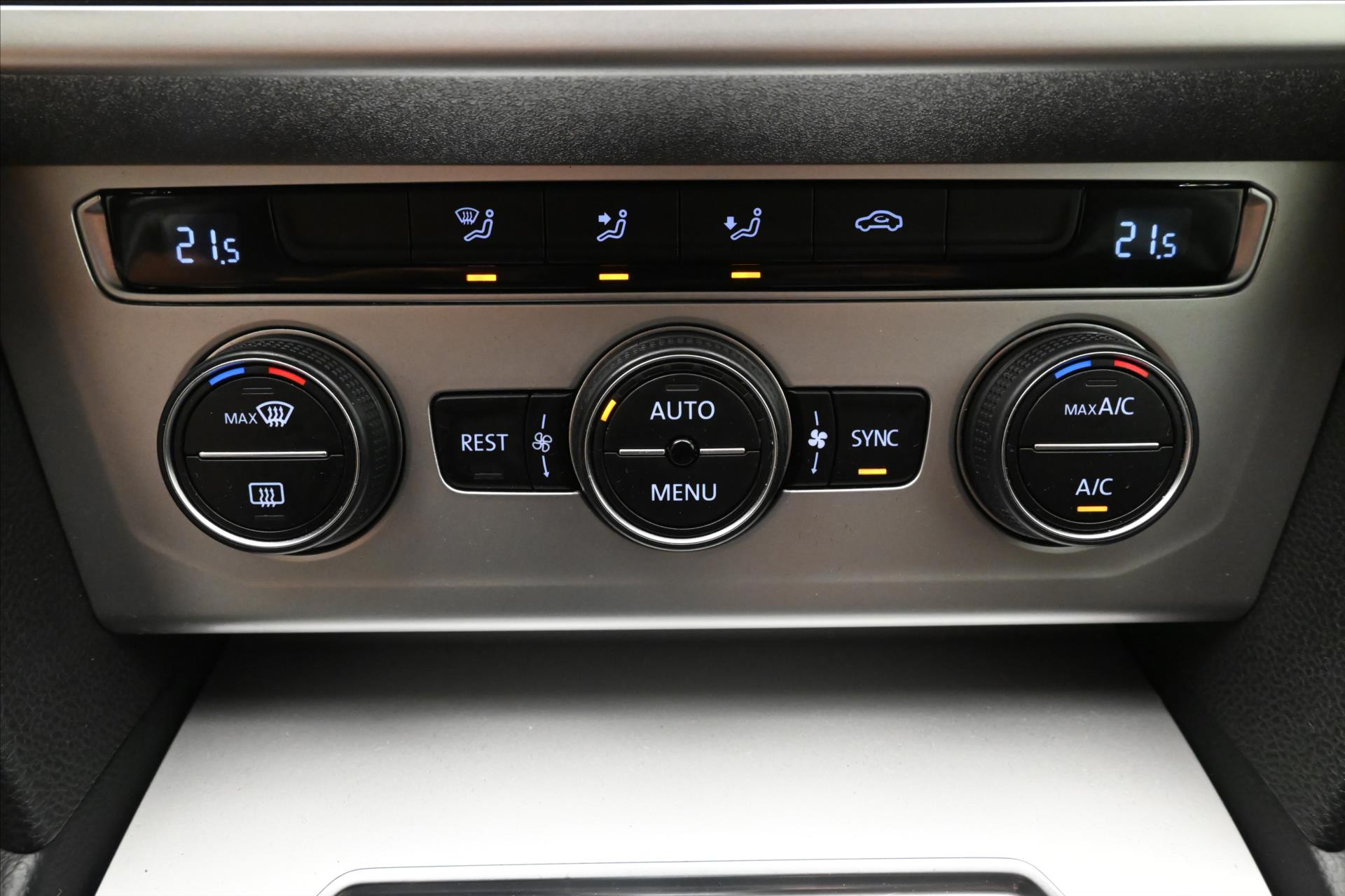 Main photo of the car Volkswagen Passat 2.0 TDI 110 kW Navigation Warranty up to 5 years (22)