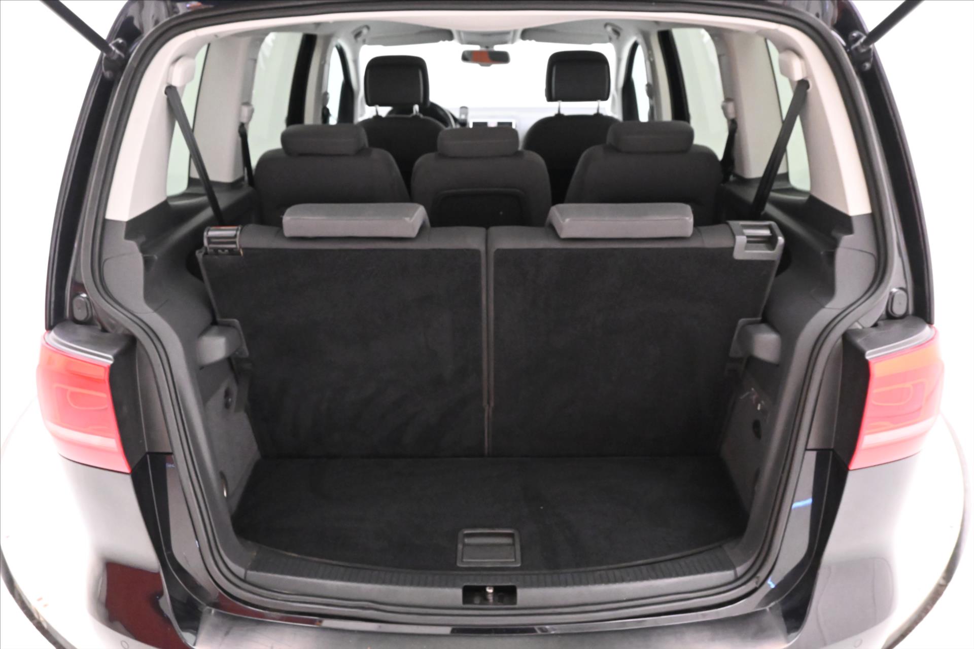 Main photo of the car Volkswagen Touran 2.0 TDI 103kW DSG 7 seats new MOT (10)