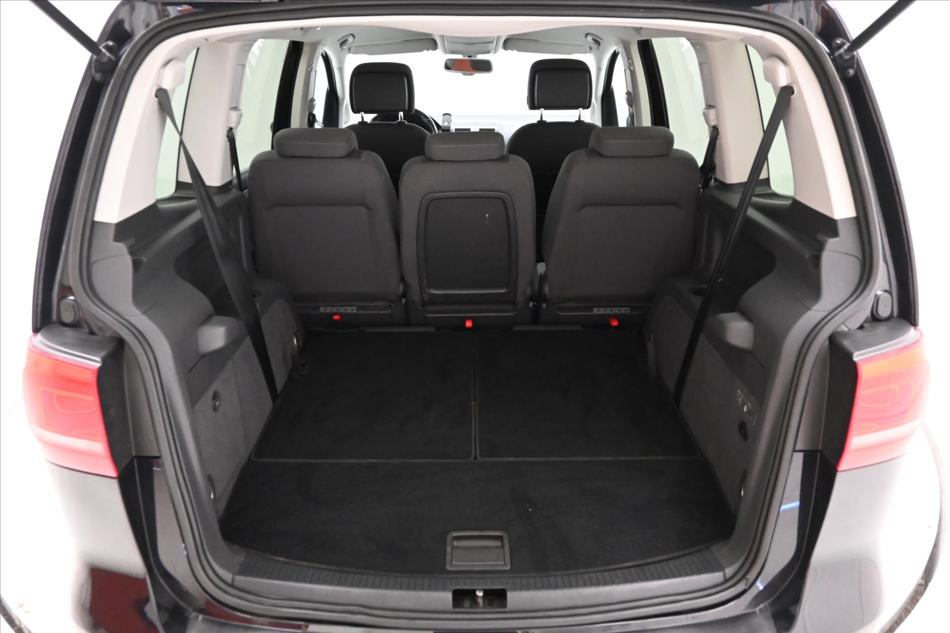 Main photo of the car Volkswagen Touran 2.0 TDI 103kW DSG 7 seats new MOT (11)
