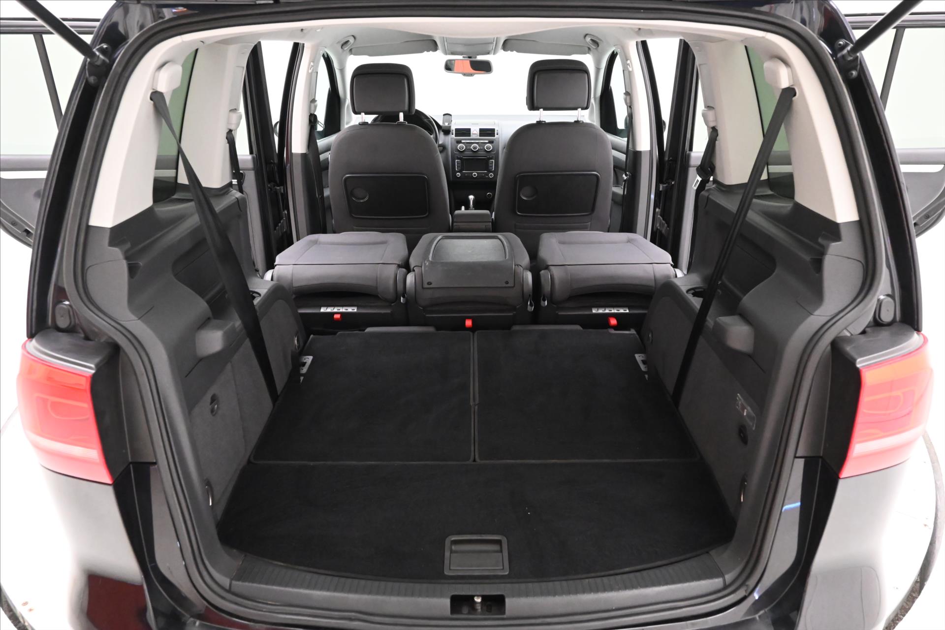 Main photo of the car Volkswagen Touran 2.0 TDI 103kW DSG 7 seats new MOT (12)