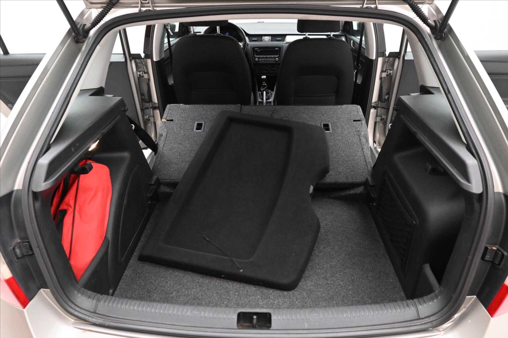 Hlavní fotografie vozu Škoda Rapid 1,6 TDI 66 kW Ambition (12)