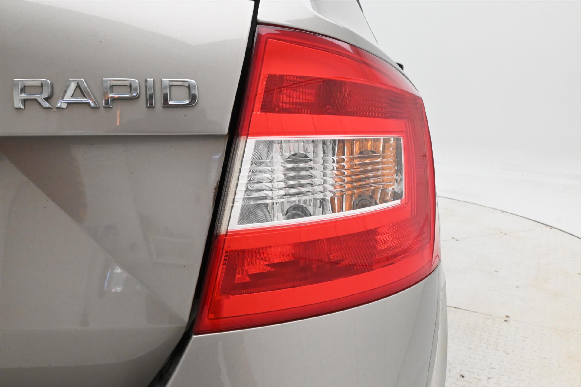 Hlavní fotografie vozu Škoda Rapid 1,6 TDI 66 kW Ambition (29)