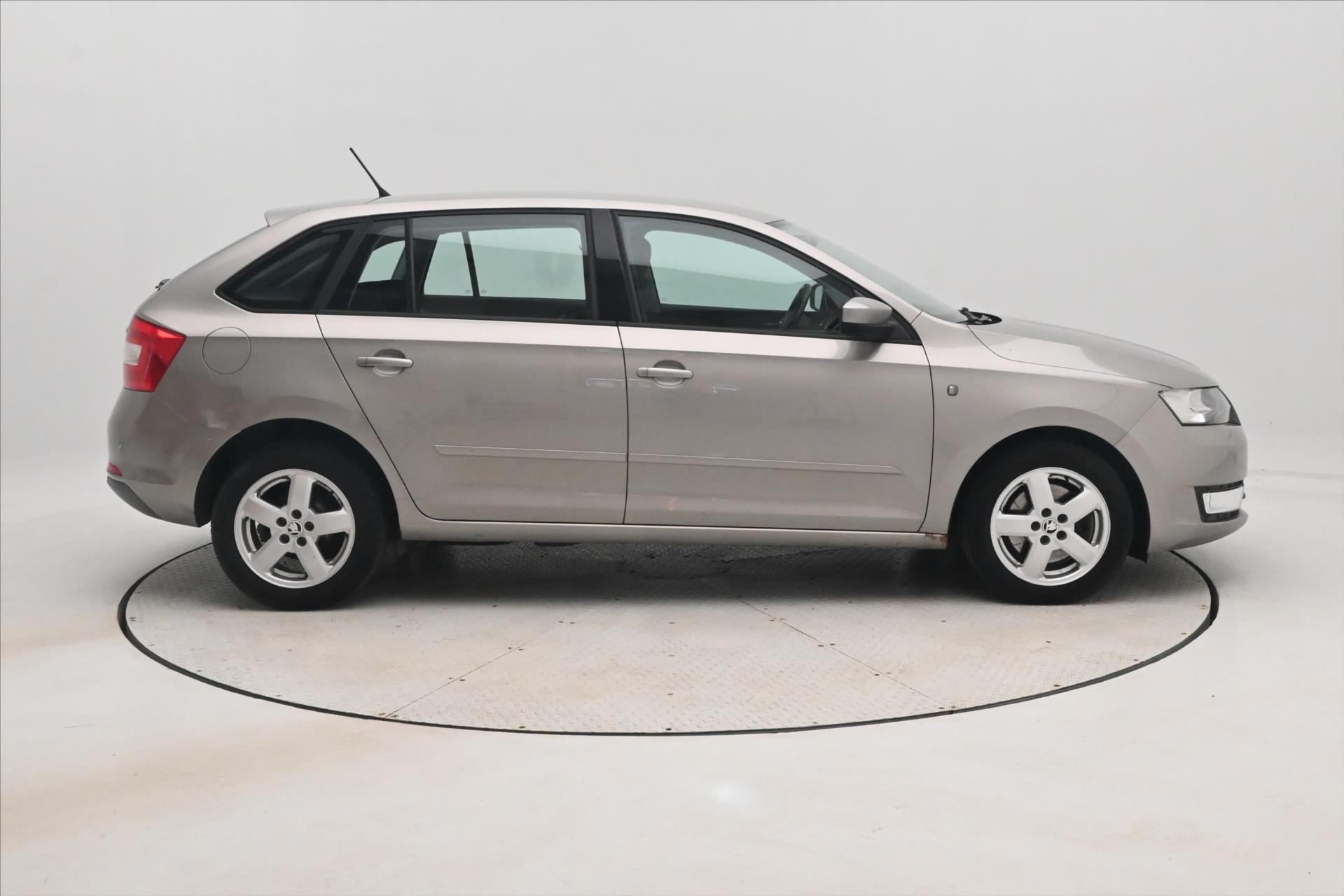 Hlavní fotografie vozu Škoda Rapid 1,6 TDI 66 kW Ambition (5)
