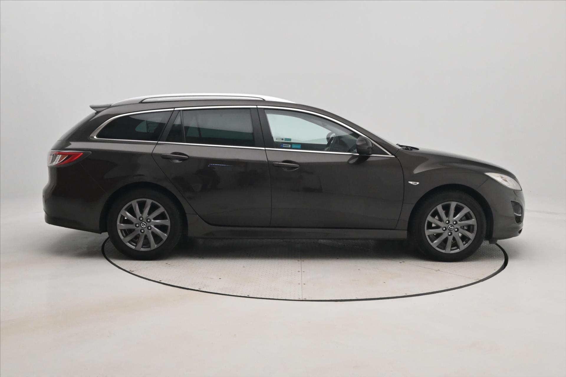 Hlavní fotografie vozu Mazda 6 2,0 i 114 kW Klima Tažné (4)