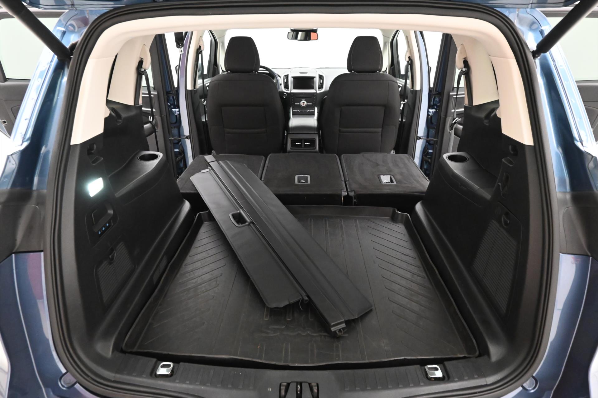 Hlavní fotografie vozu Ford S-MAX 2,0 TDCi 110kW AT8 Titanium Záruka až 5 let (11)