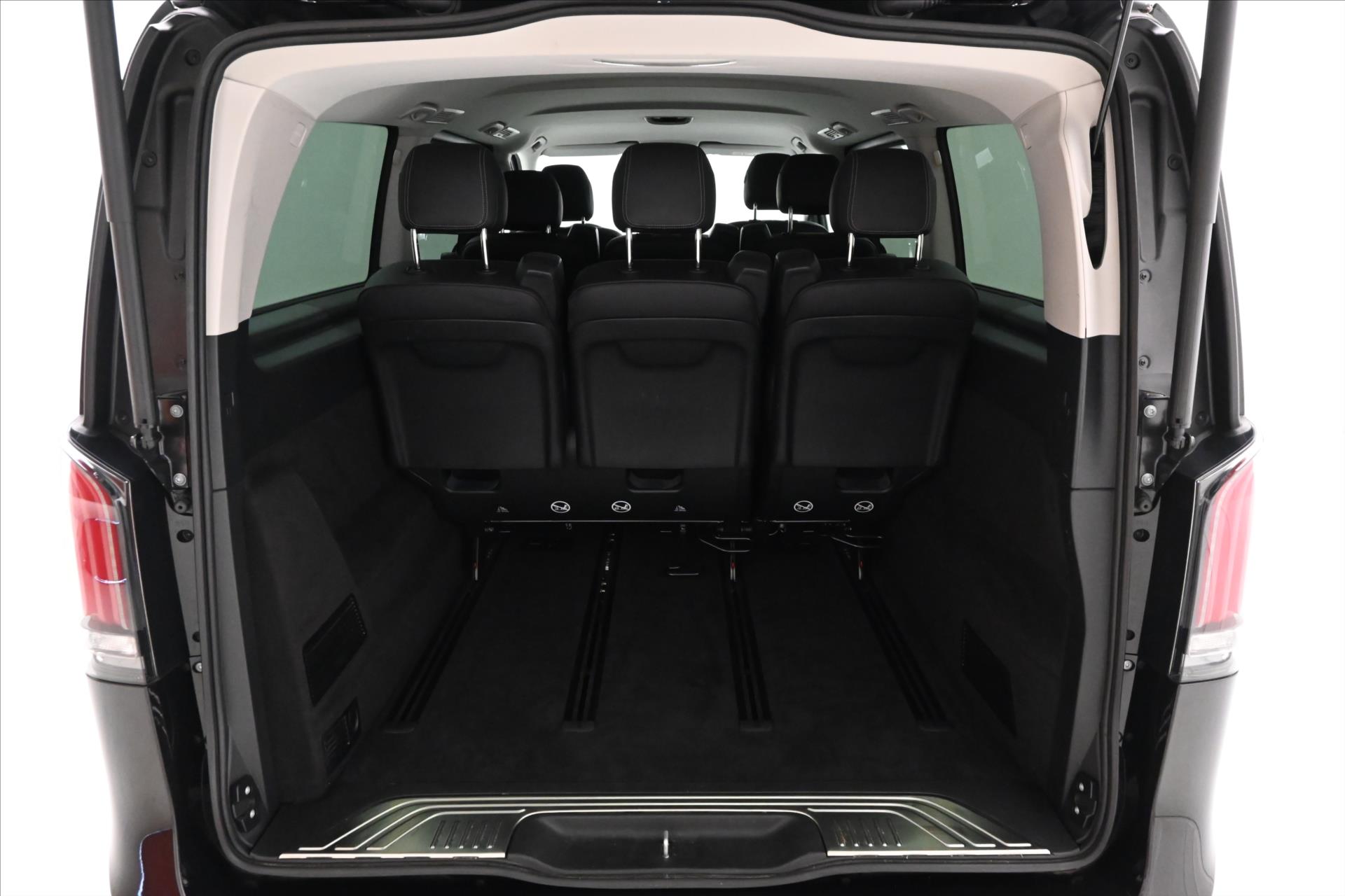 Hlavní fotografie vozu Mercedes-Benz Třídy V 2,0 300D 174kW XL Avantgarde 8míst Záruka až 5 (10)