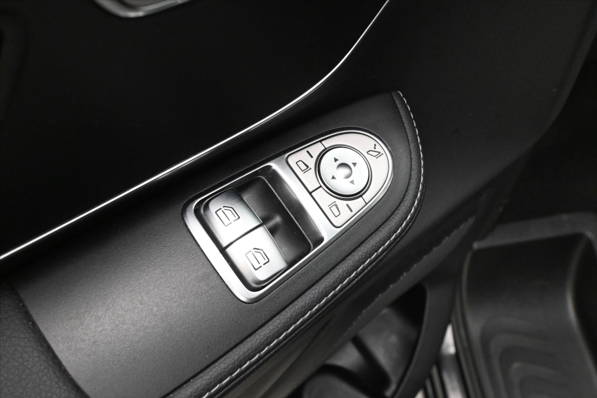 Hlavní fotografie vozu Mercedes-Benz Třídy V 2,0 300D 174kW XL Avantgarde 8míst Záruka až 5 (24)