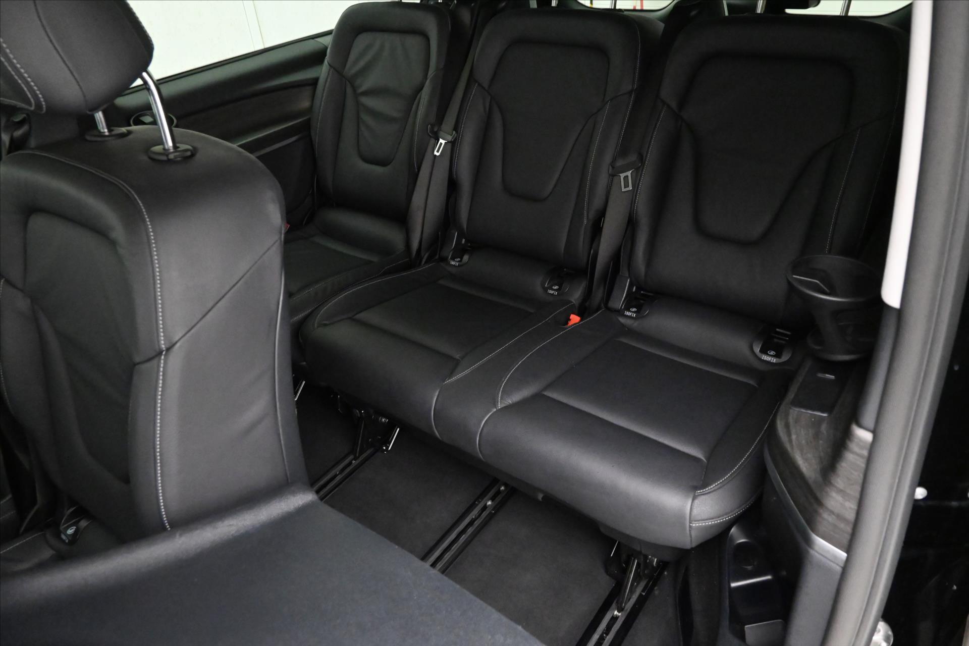 Hlavní fotografie vozu Mercedes-Benz Třídy V 2,0 300D 174kW XL Avantgarde 8míst Záruka až 5 (28)