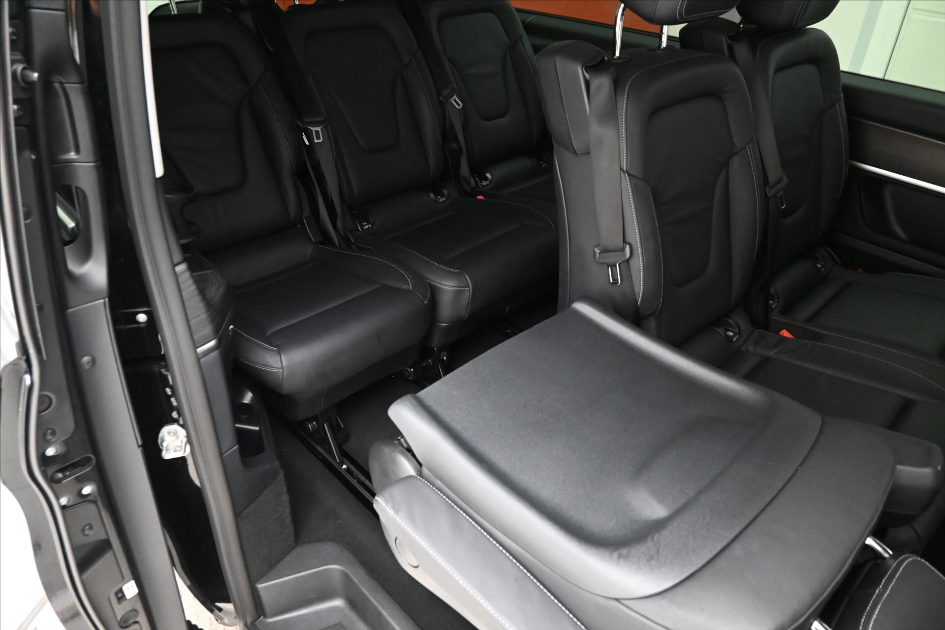 Hlavní fotografie vozu Mercedes-Benz Třídy V 2,0 300D 174kW XL Avantgarde 8míst Záruka až 5 (29)