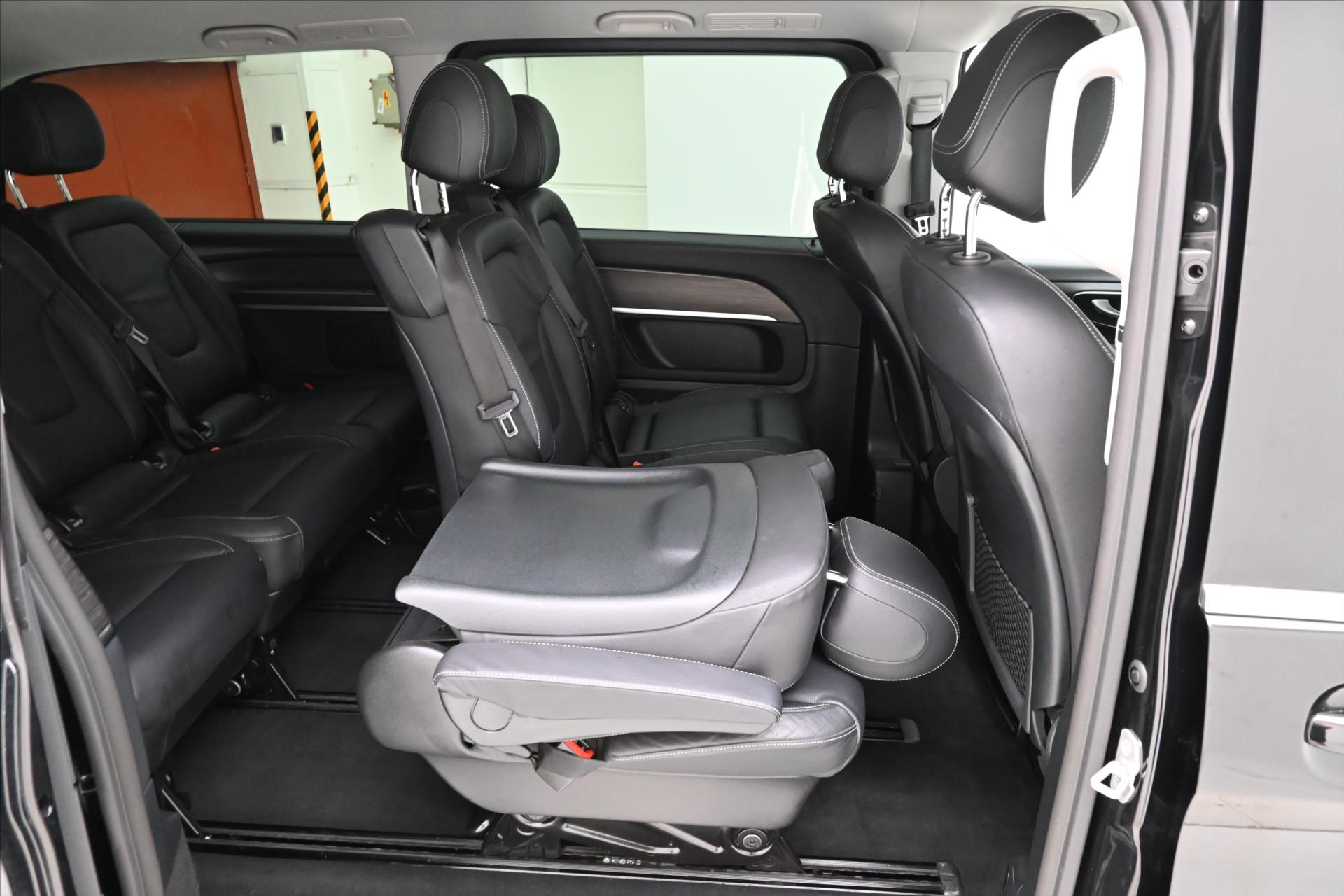 Hlavní fotografie vozu Mercedes-Benz Třídy V 2,0 300D 174kW XL Avantgarde 8míst Záruka až 5 (30)