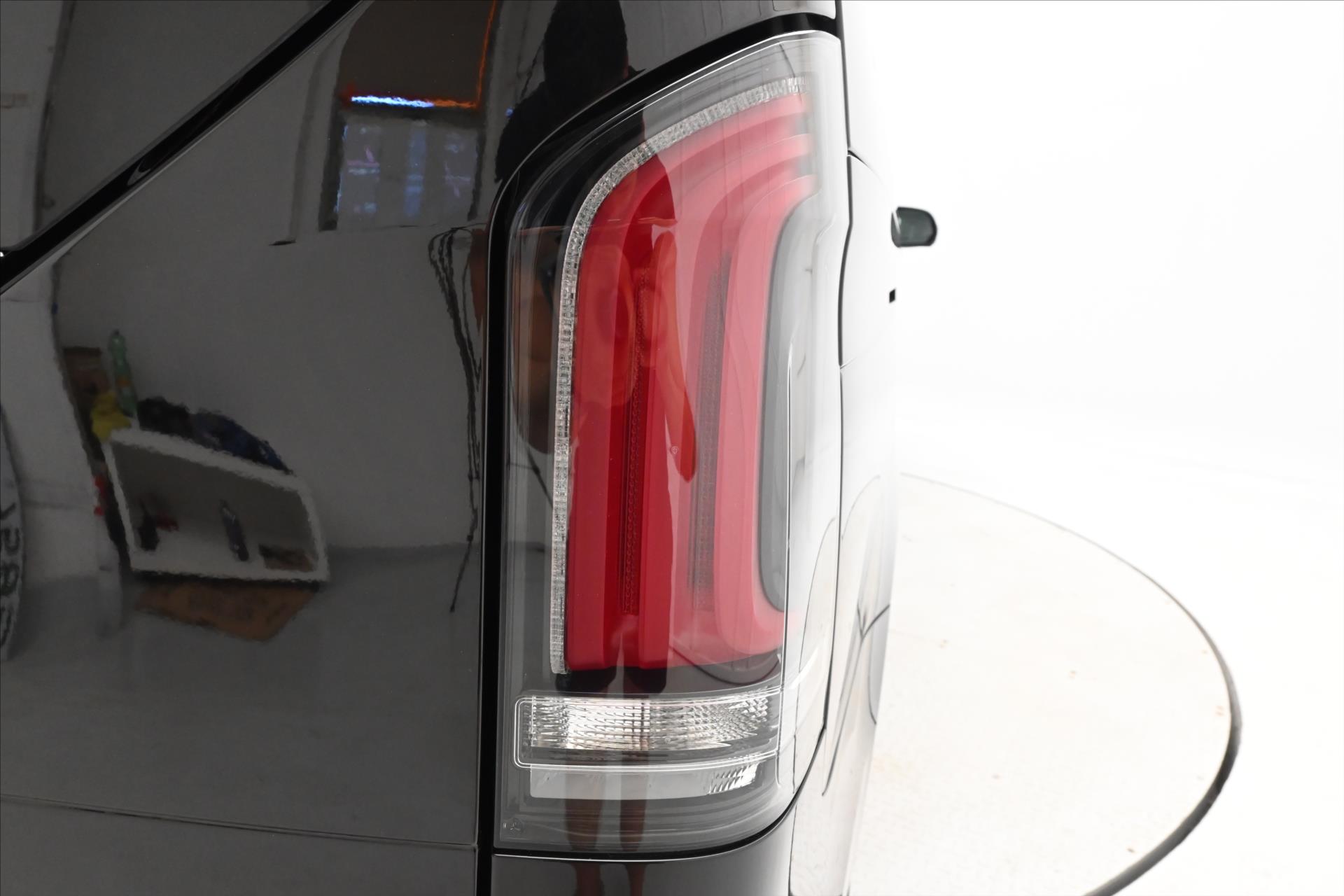 Hlavní fotografie vozu Mercedes-Benz Třídy V 2,0 300D 174kW XL Avantgarde 8míst Záruka až 5 (32)