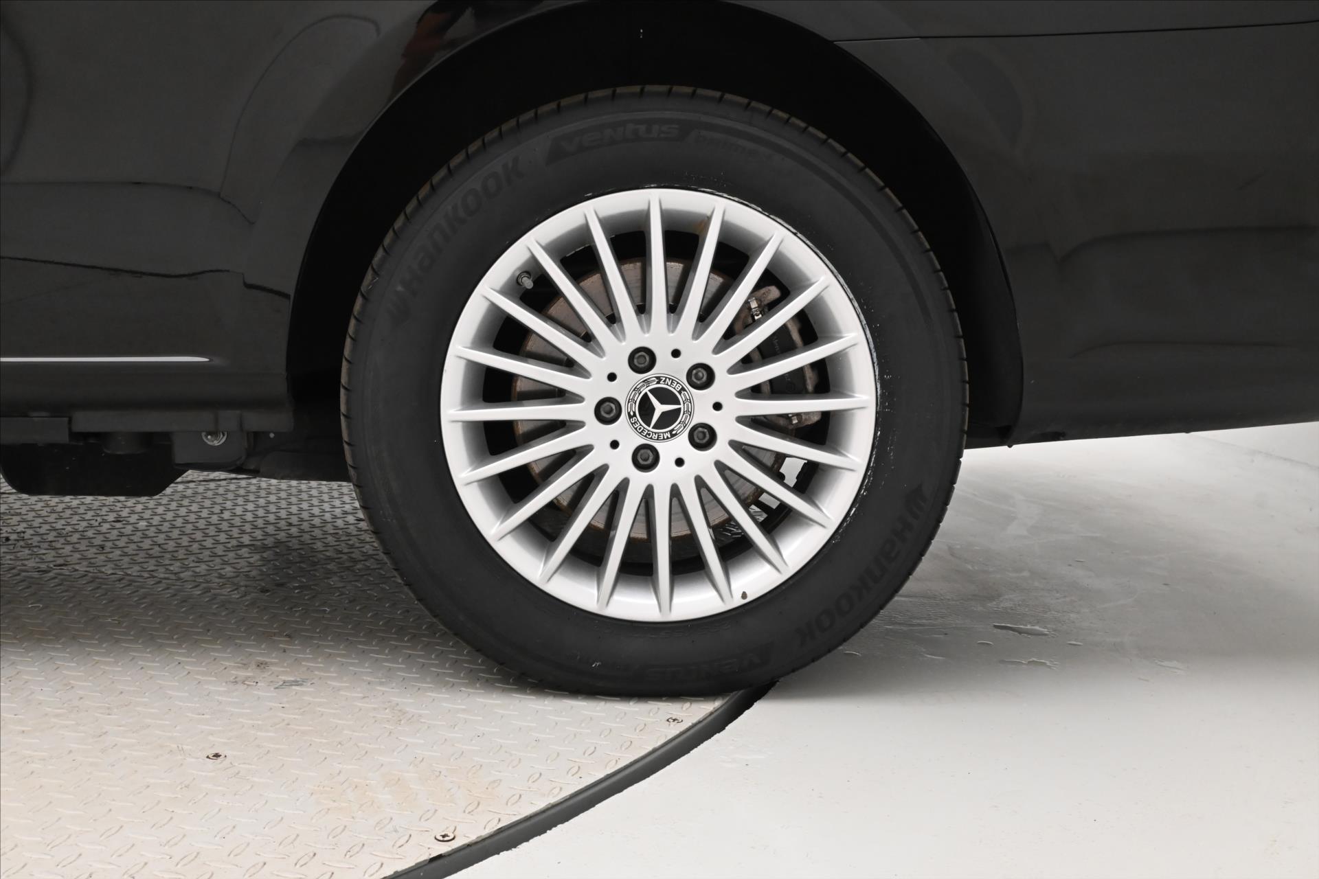 Hlavní fotografie vozu Mercedes-Benz Třídy V 2,0 300D 174kW XL Avantgarde 8míst Záruka až 5 (33)