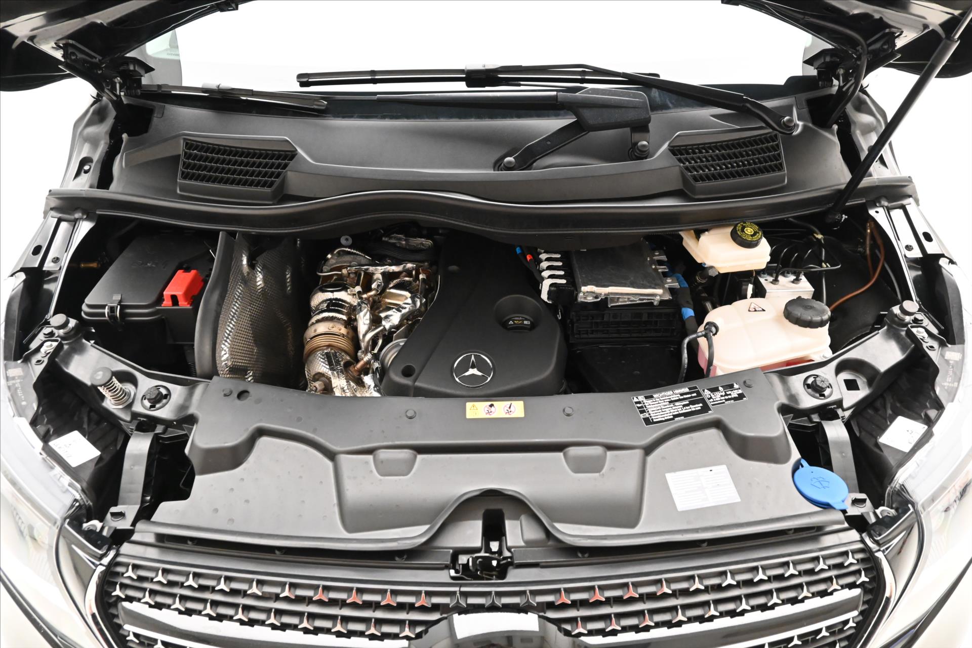 Hlavní fotografie vozu Mercedes-Benz Třídy V 2,0 300D 174kW XL Avantgarde 8míst Záruka až 5 (9)