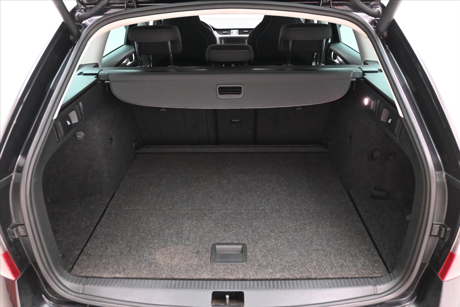 Hlavní fotografie vozu Škoda Octavia 2,0 TDI 110kW 4x4 Tažné Záruka až 5 let (11)