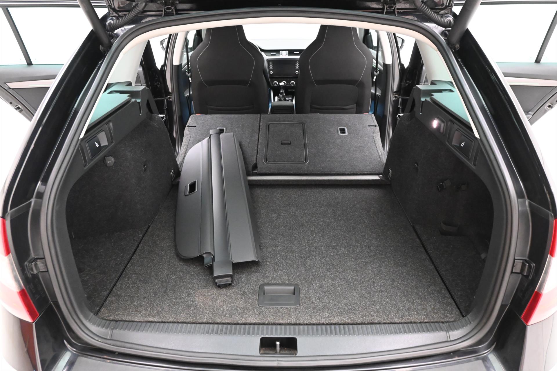 Hlavní fotografie vozu Škoda Octavia 2,0 TDI 110kW 4x4 Tažné Záruka až 5 let (12)