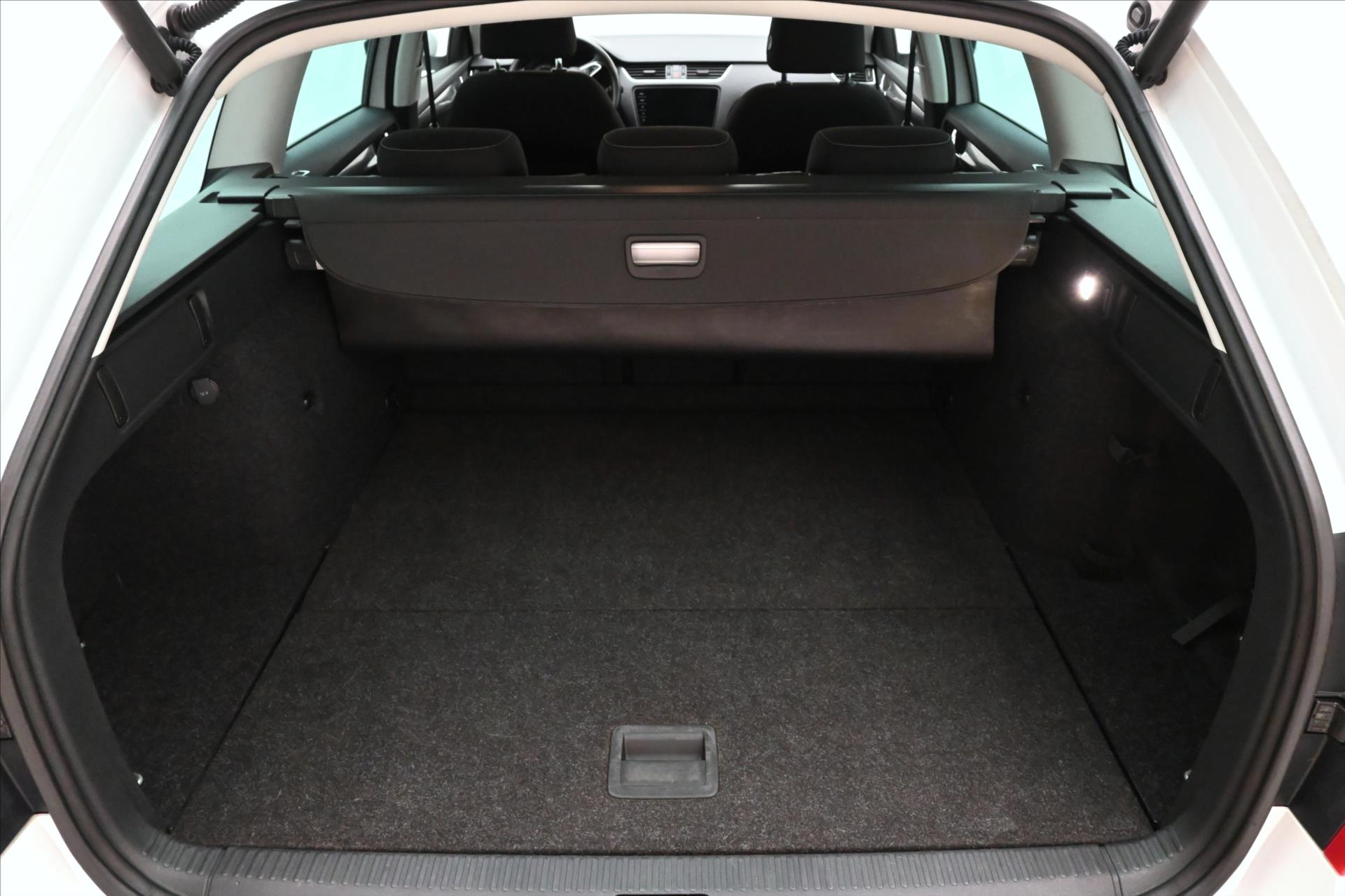 Hlavní fotografie vozu Škoda Octavia 2,0 TDI 110 kW DSG Clever Záruka až 5 let (10)