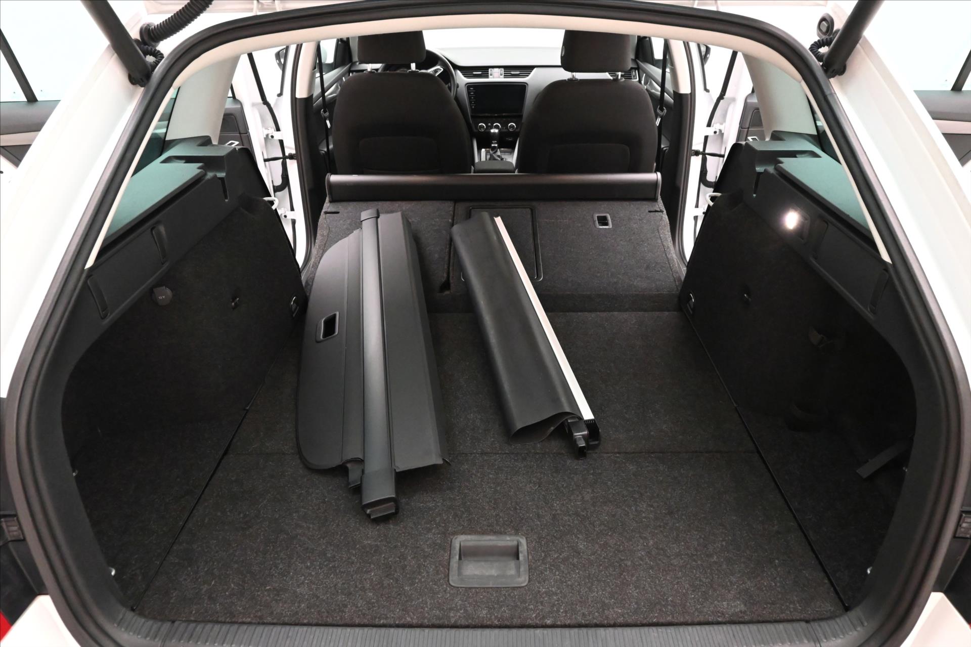 Hlavní fotografie vozu Škoda Octavia 2,0 TDI 110 kW DSG Clever Záruka až 5 let (11)
