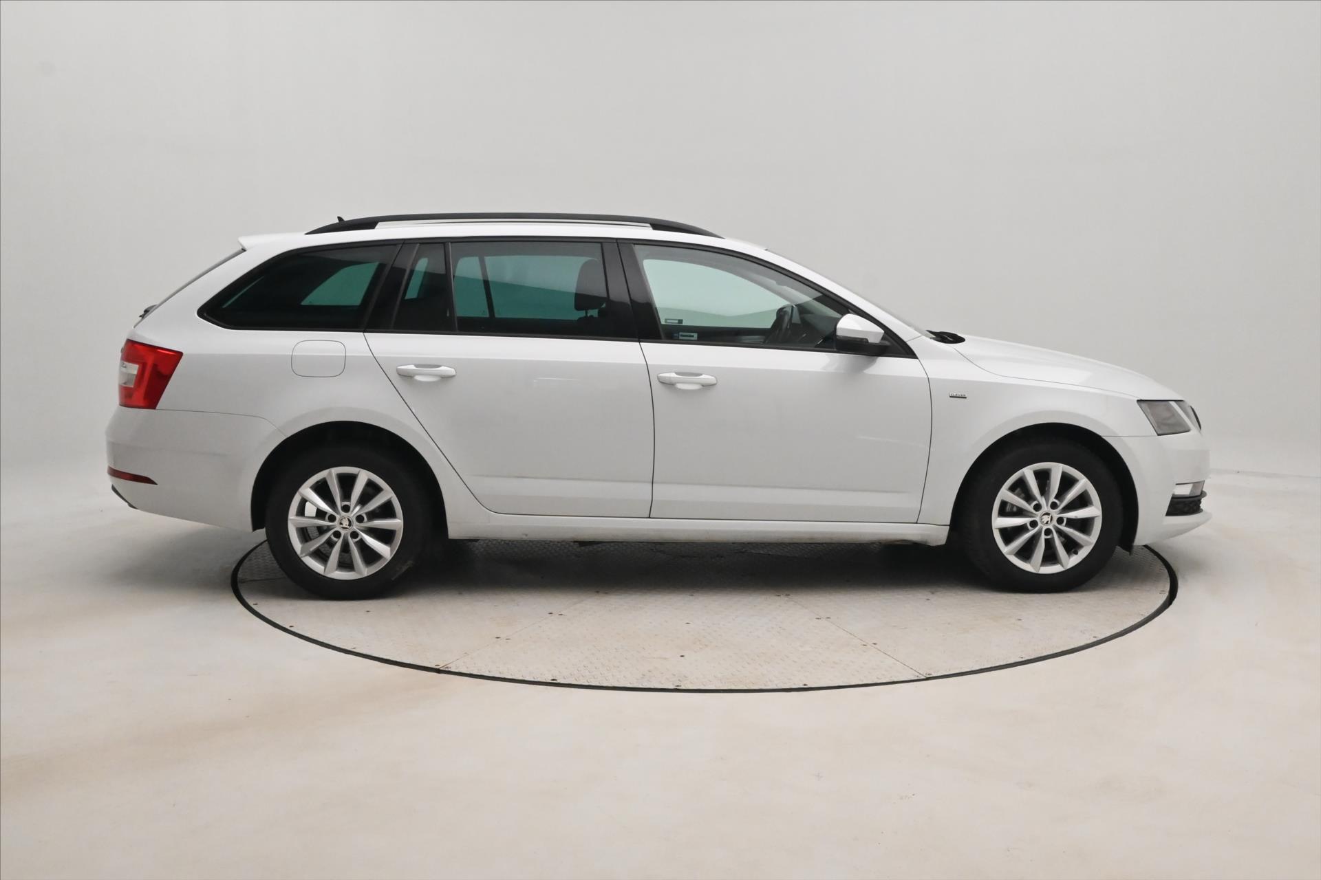 Hlavní fotografie vozu Škoda Octavia 2,0 TDI 110 kW DSG Clever Záruka až 5 let (4)