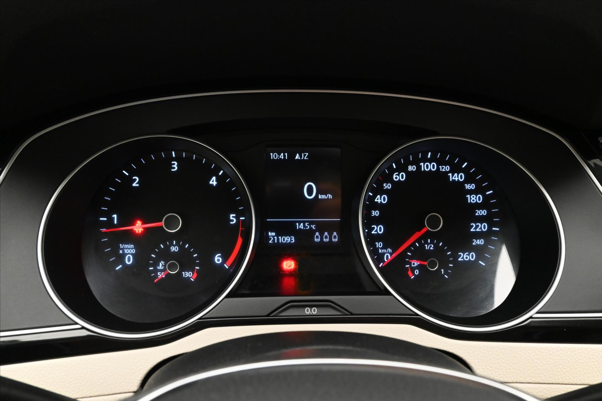 Hlavní fotografie vozu Volkswagen Passat 2,0 TDI 110kW Tažné Záruka až 5 let (17)