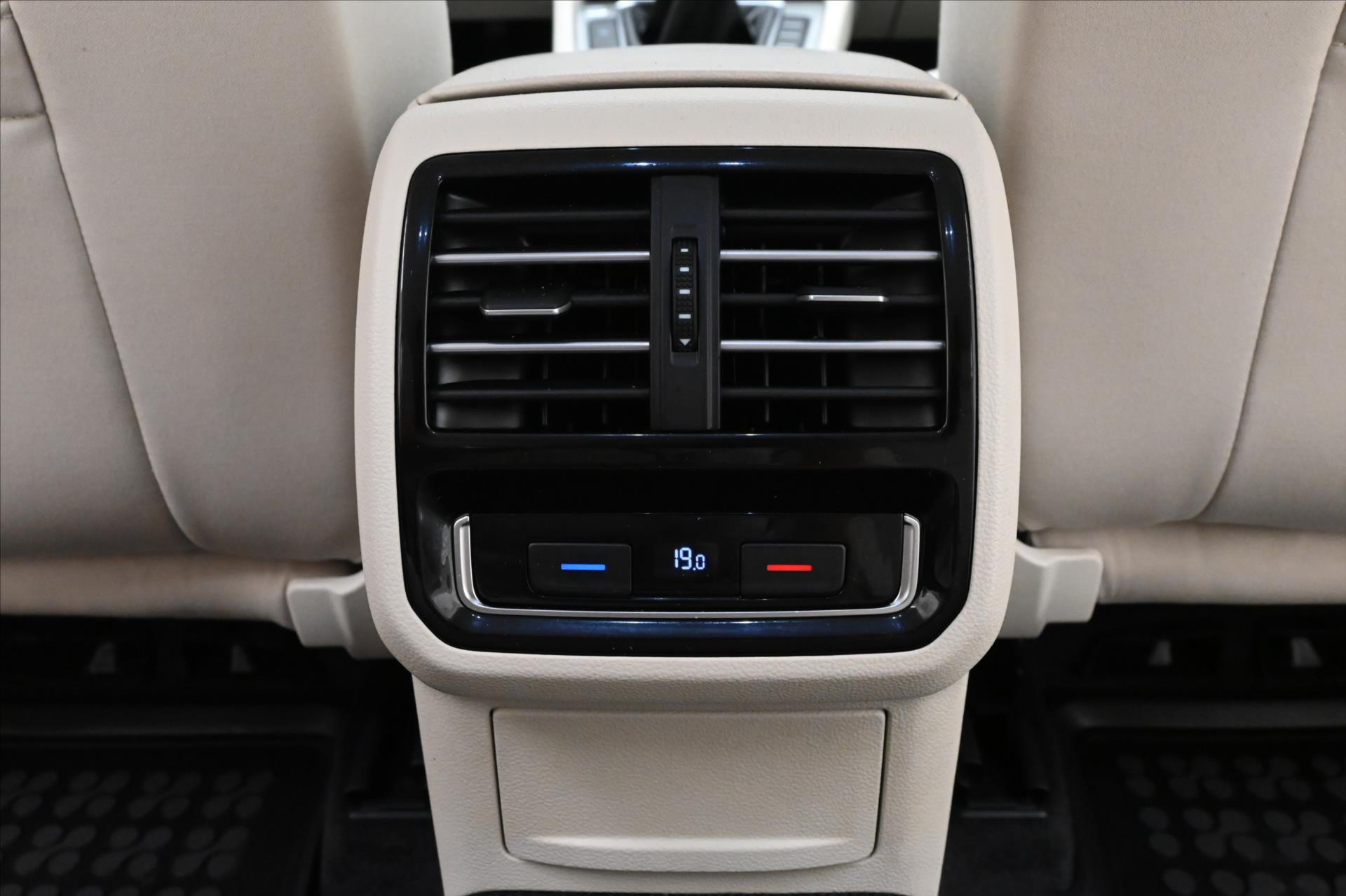 Hlavní fotografie vozu Volkswagen Passat 2,0 TDI 110kW Tažné Záruka až 5 let (23)