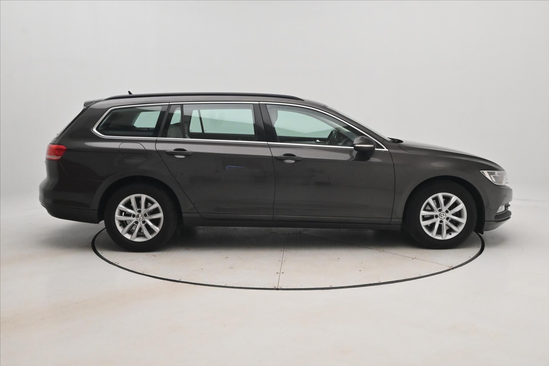 Hlavní fotografie vozu Volkswagen Passat 2,0 TDI 110kW Tažné Záruka až 5 let (5)