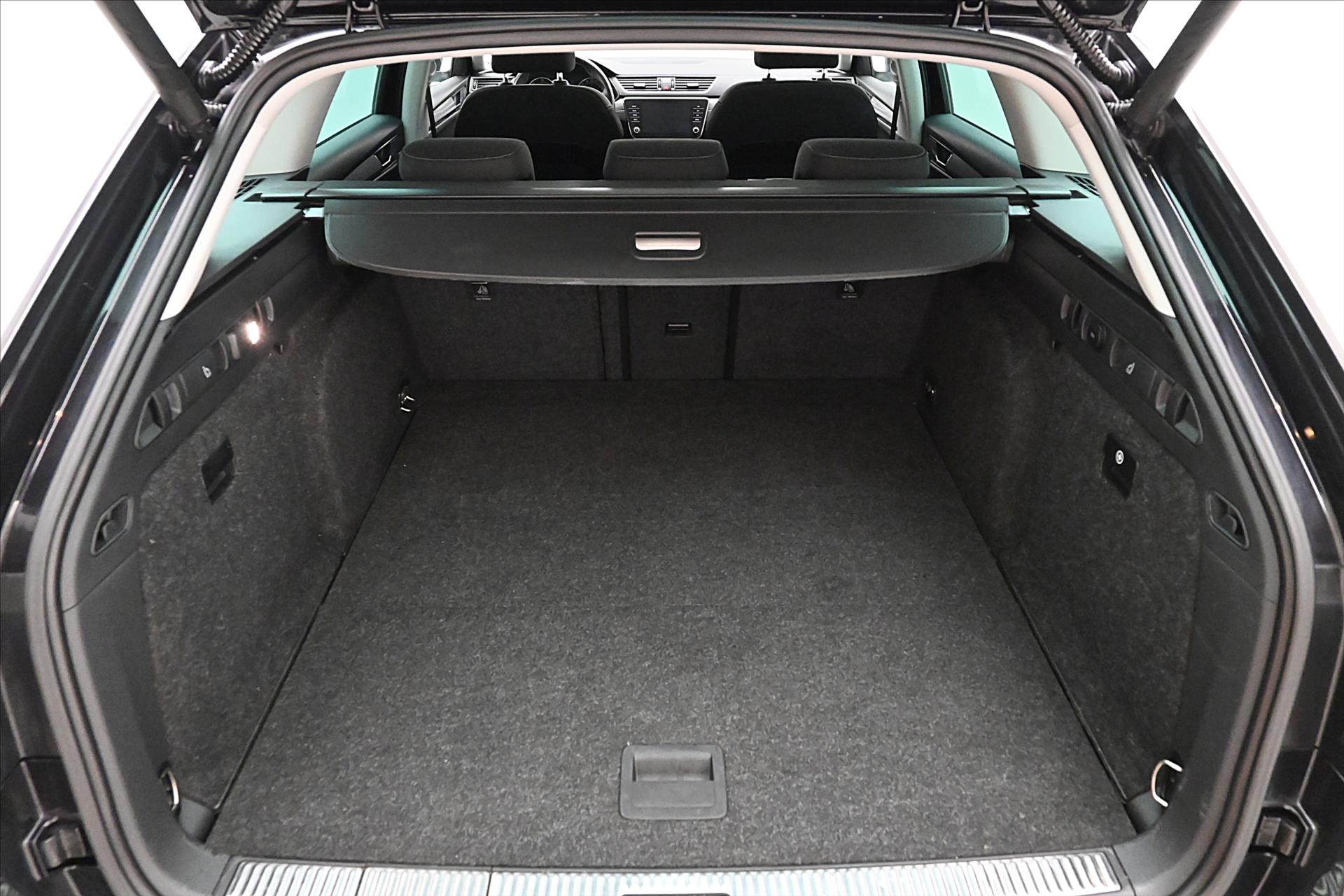 Main photo of the car Skoda Superb 2.0 TDI 110 kW 4x4 Style Panorama Warranty up to 5 years (10)